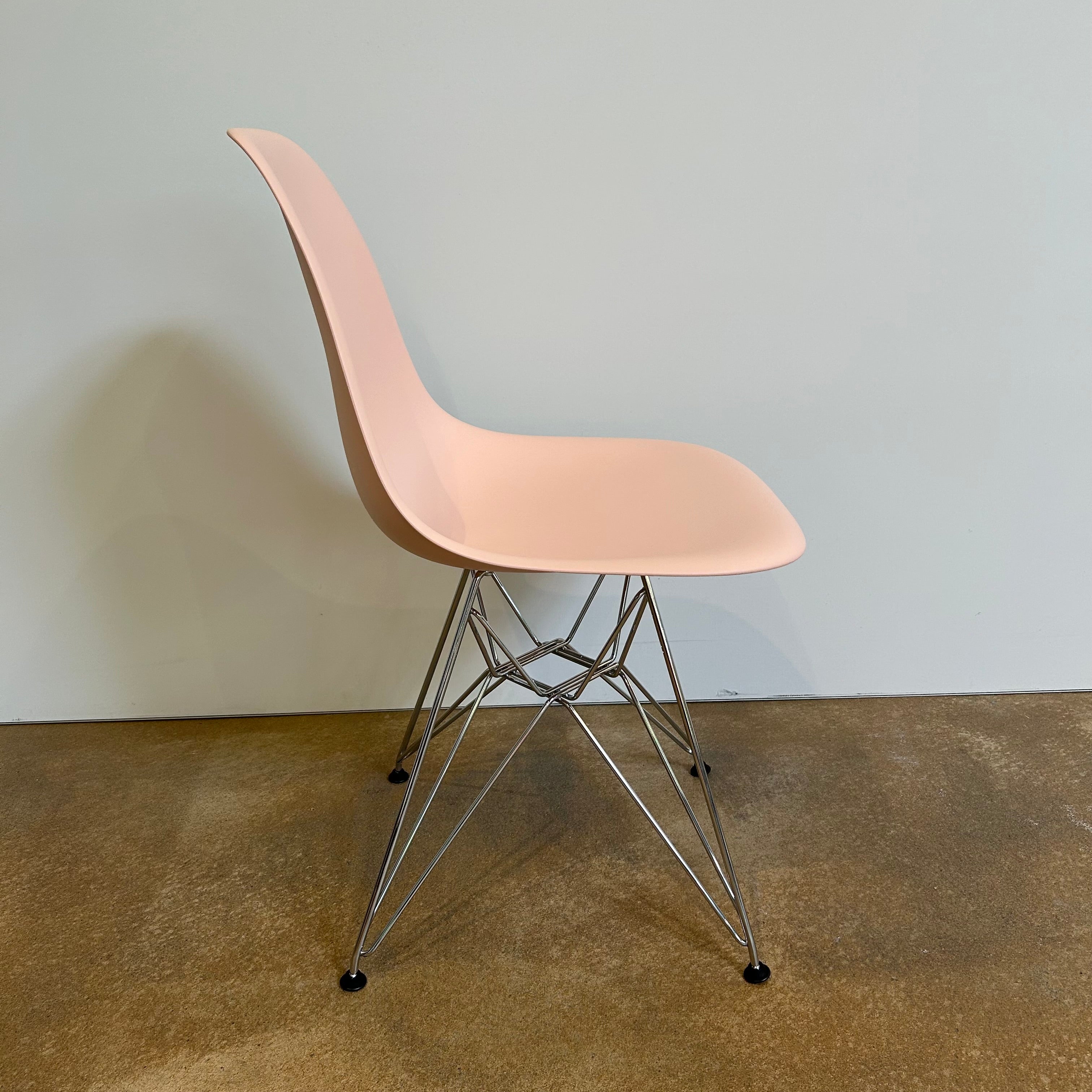 Vitra / Eames Plastic Side Chair DSR / Stuhl