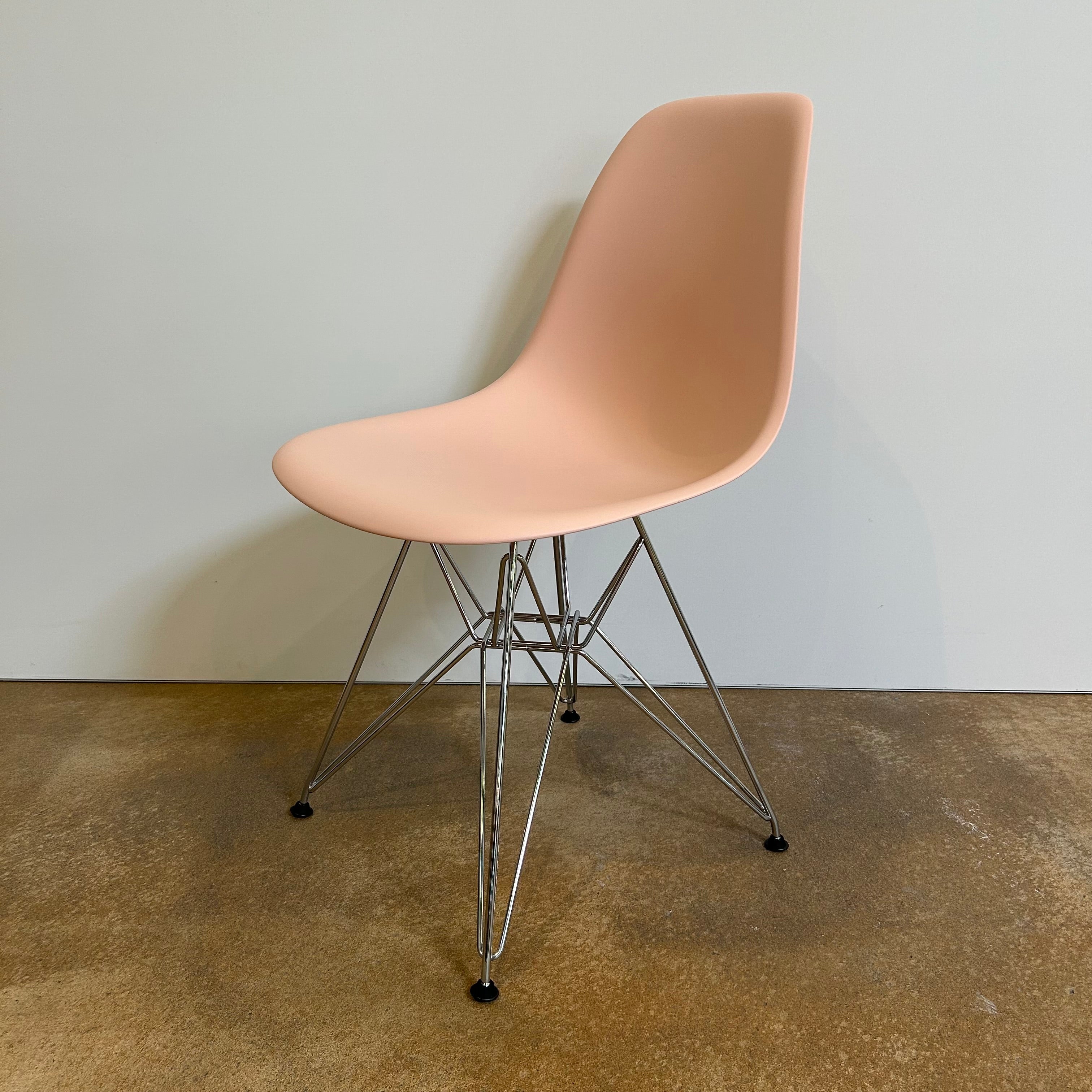 Vitra / Eames Plastic Side Chair DSR / Stuhl