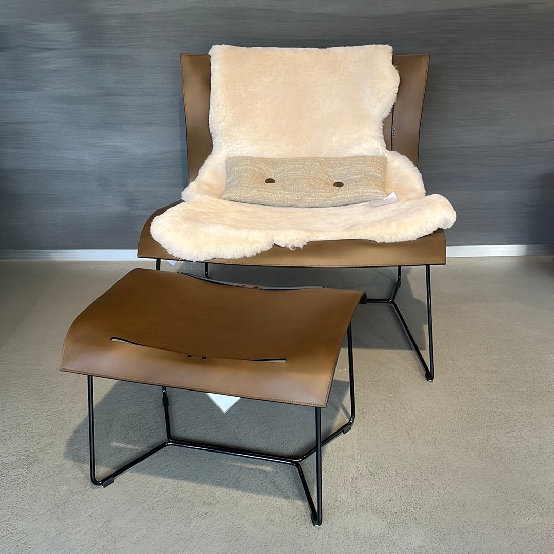 CUOIO LOUNGE 1202 inkl. Hocker und Fell