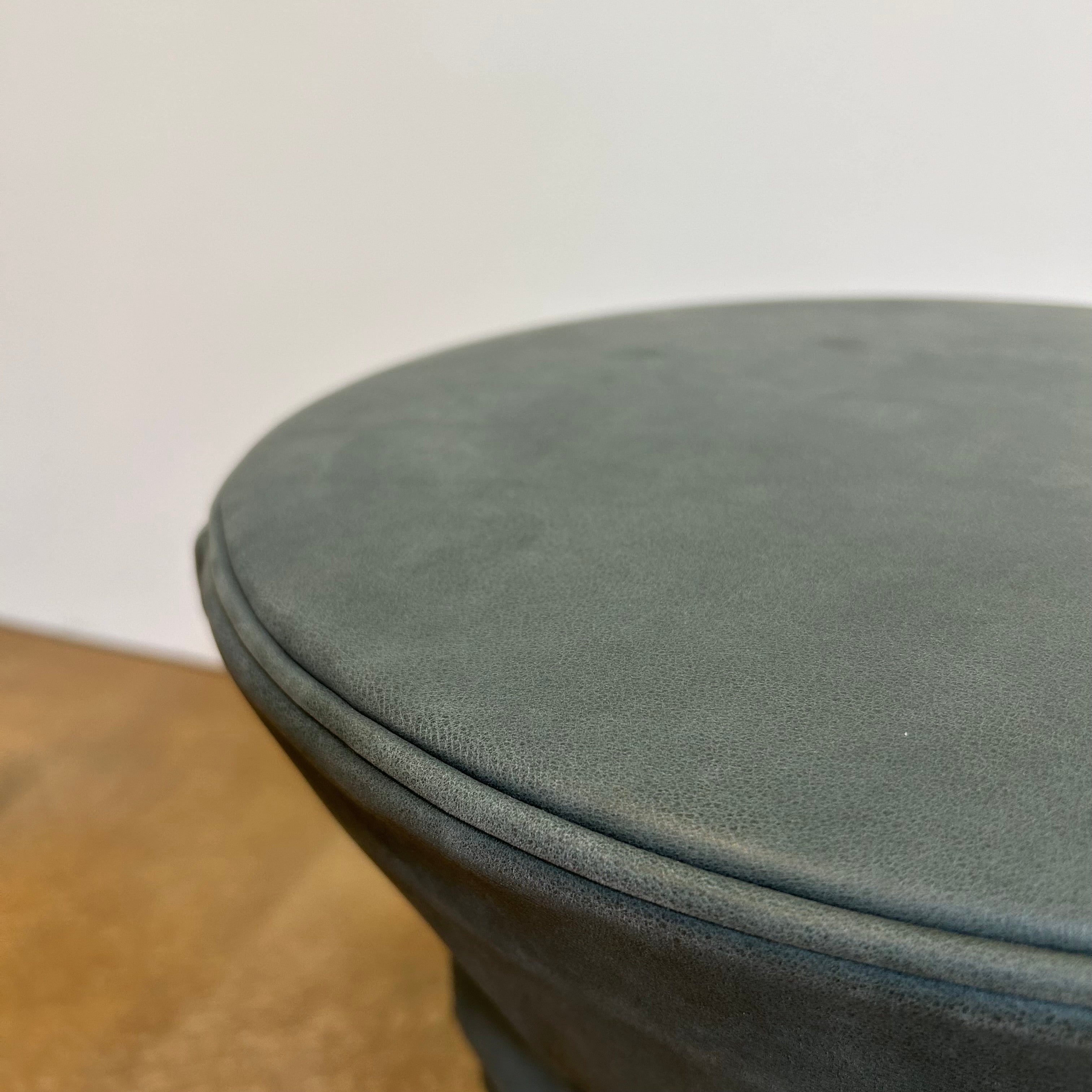 Walter Knoll / Bellows 222-H1 / Hocker blue tourmaline - Architare shop