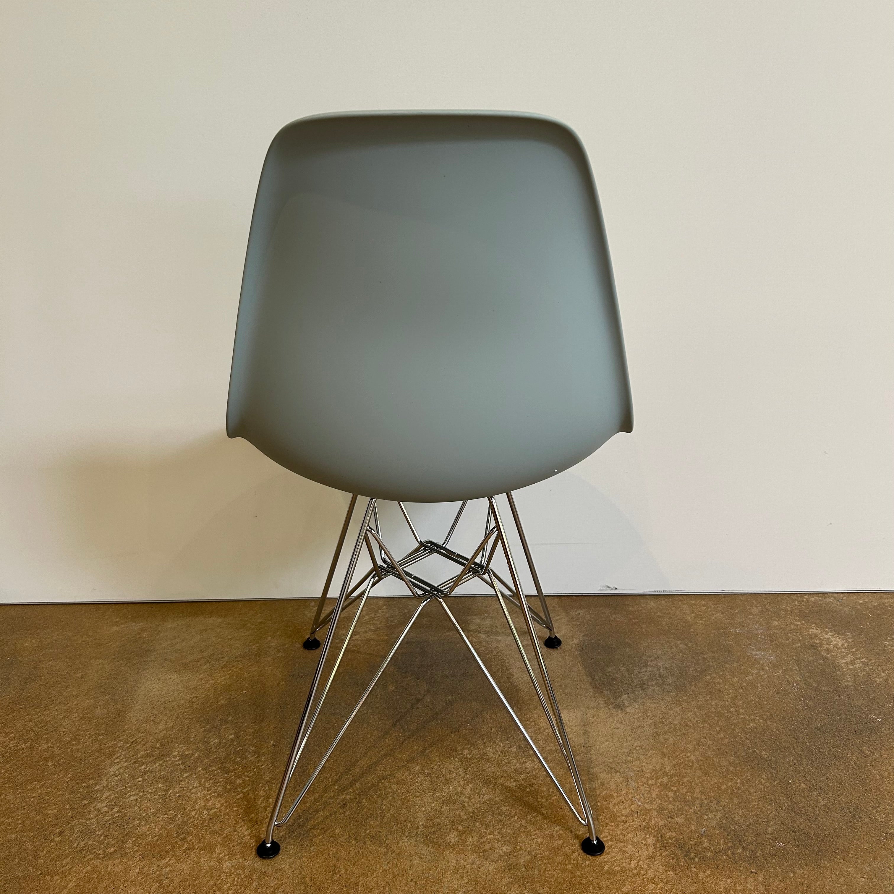 Vitra / Eames Plastic Side Chair DSR / Stuhl