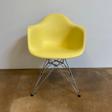 Vitra / Eames Plastic Armchair DAR / Armlehnstuhl
