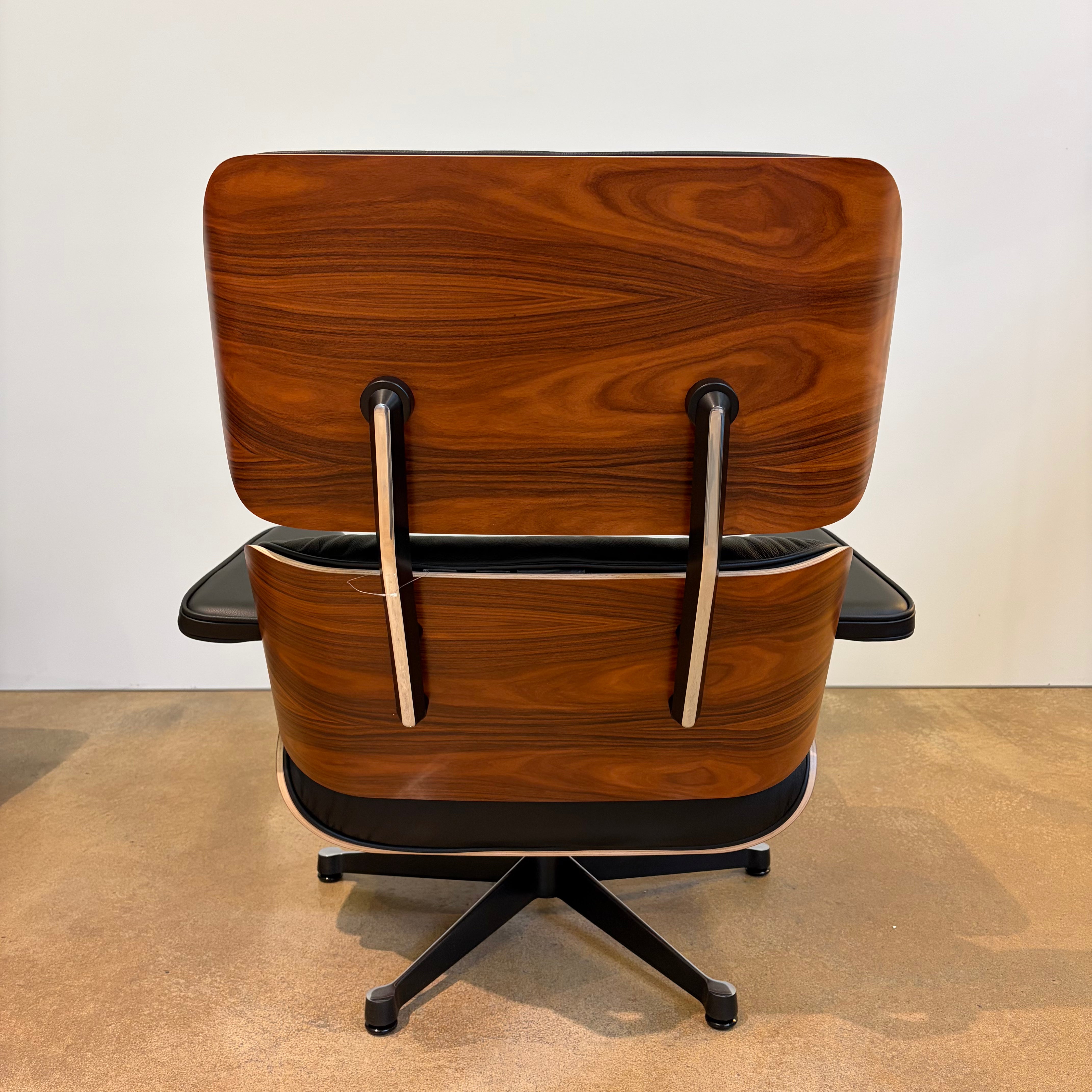 Vitra / LOUNGE CHAIR + OTTOMAN / Sessel und Hocker