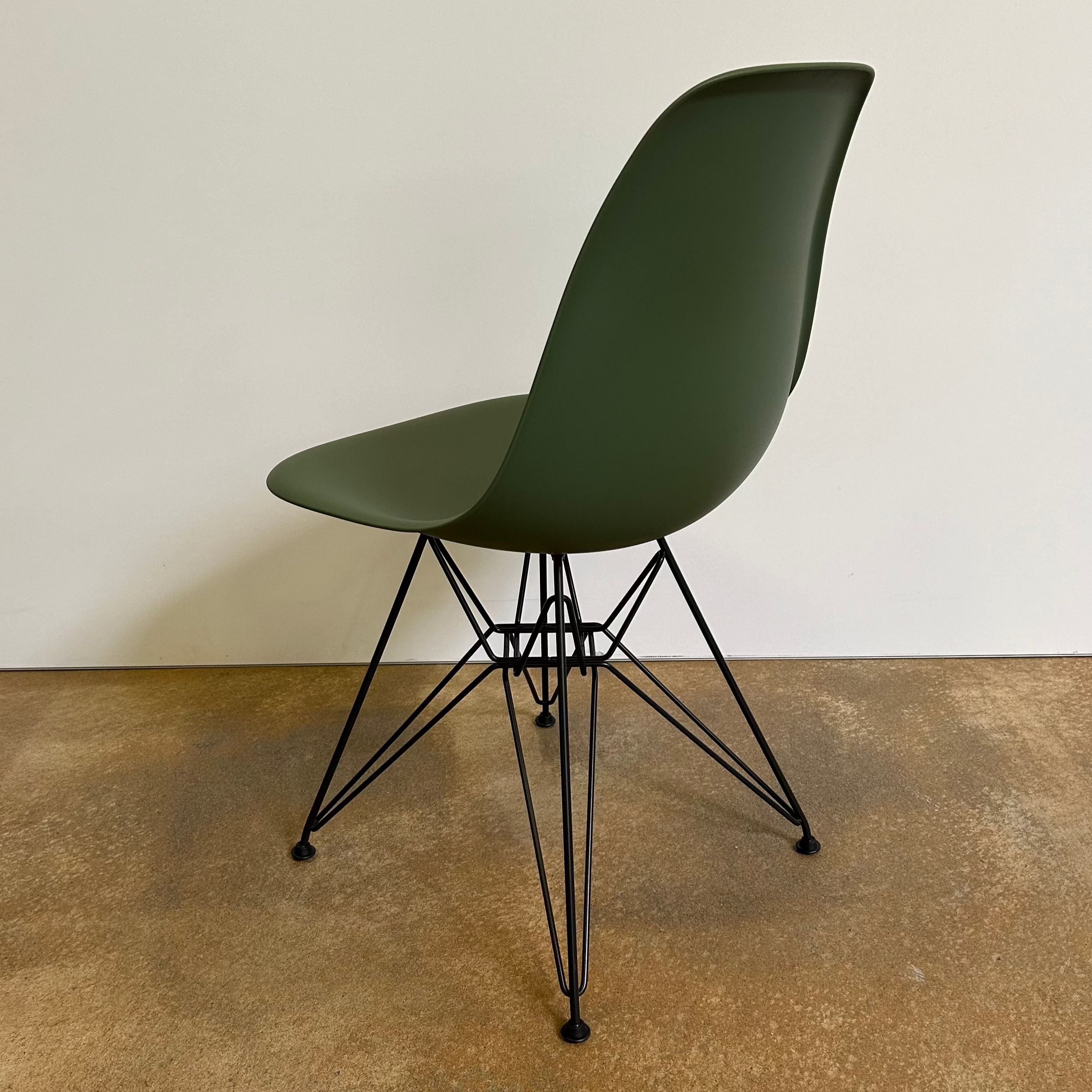 Vitra Eames Plastic Side Chair DSR