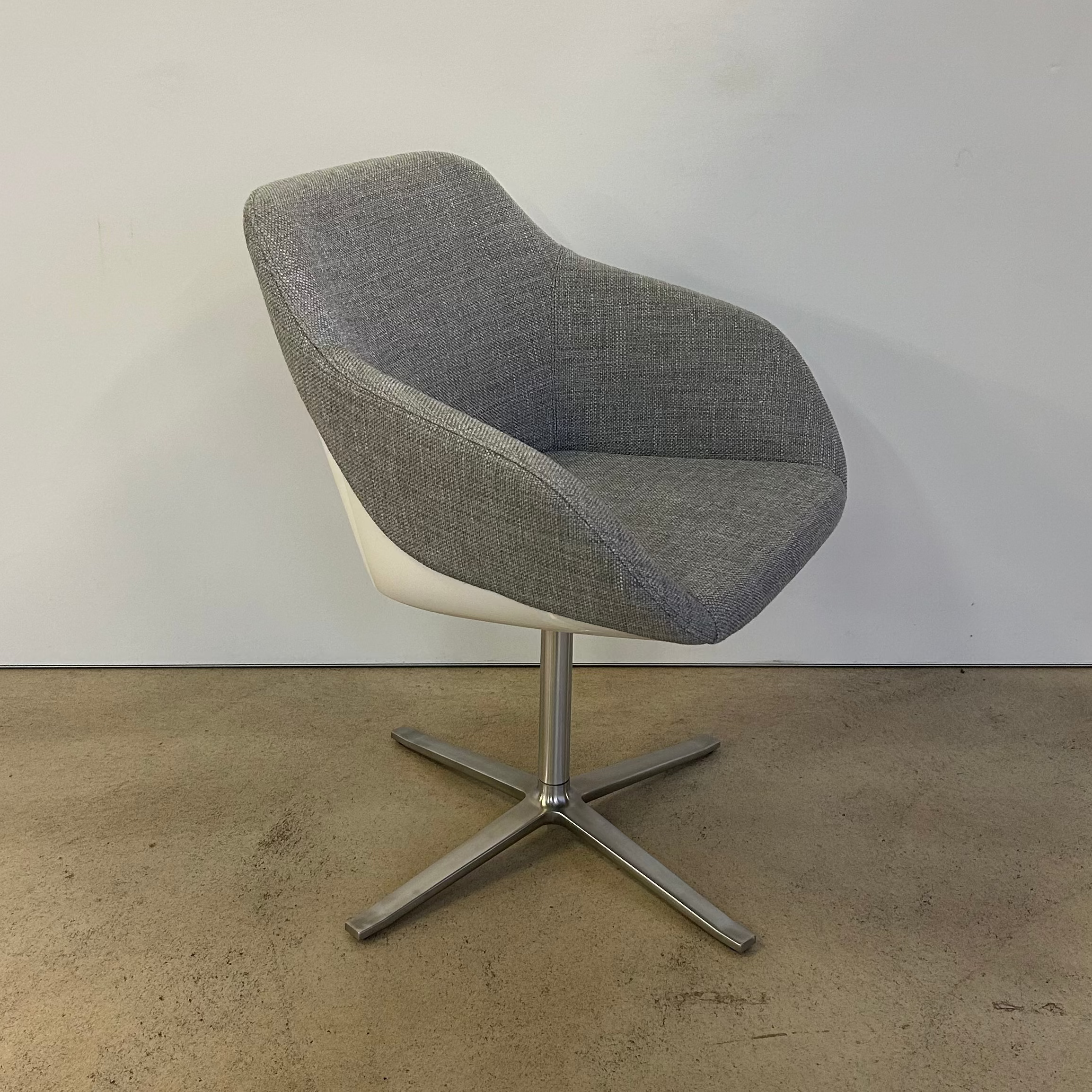 Walter Knoll / Turtle 1861 / Schalensessel