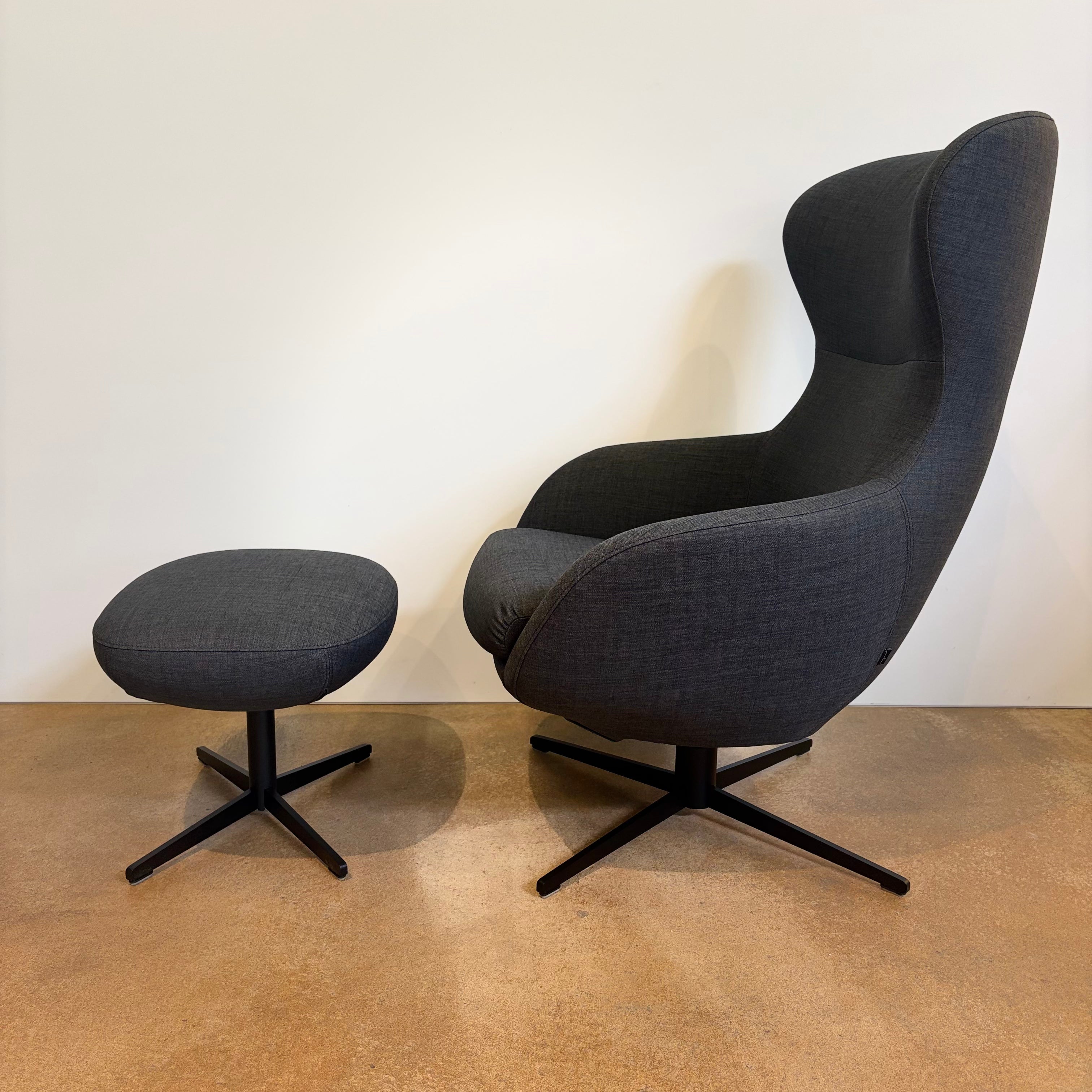 Signet / Jester / Sessel mit Hocker