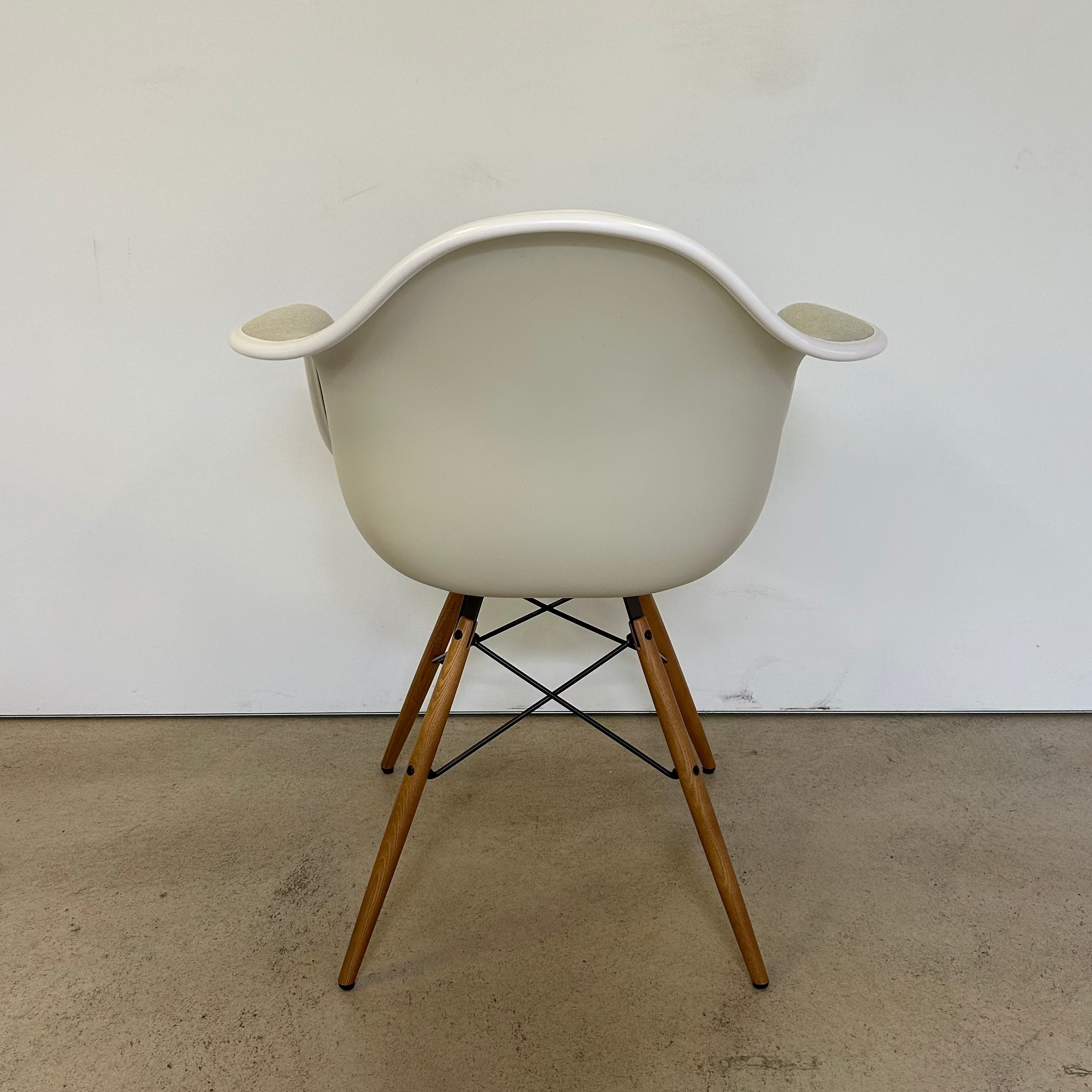 Vitra / Eames Plastic Armchair DAW / Armlehnstuhl