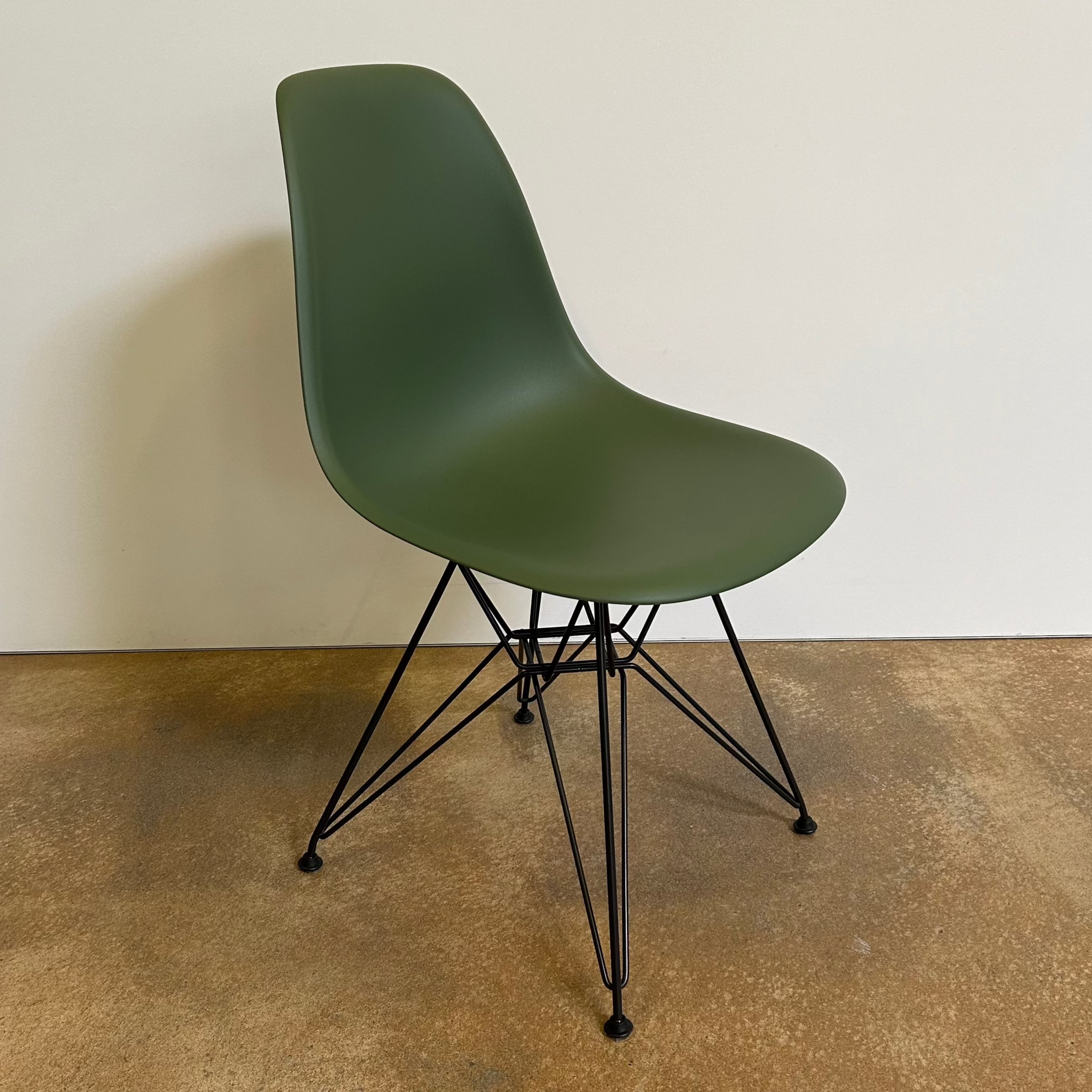 Vitra Eames Plastic Side Chair DSR