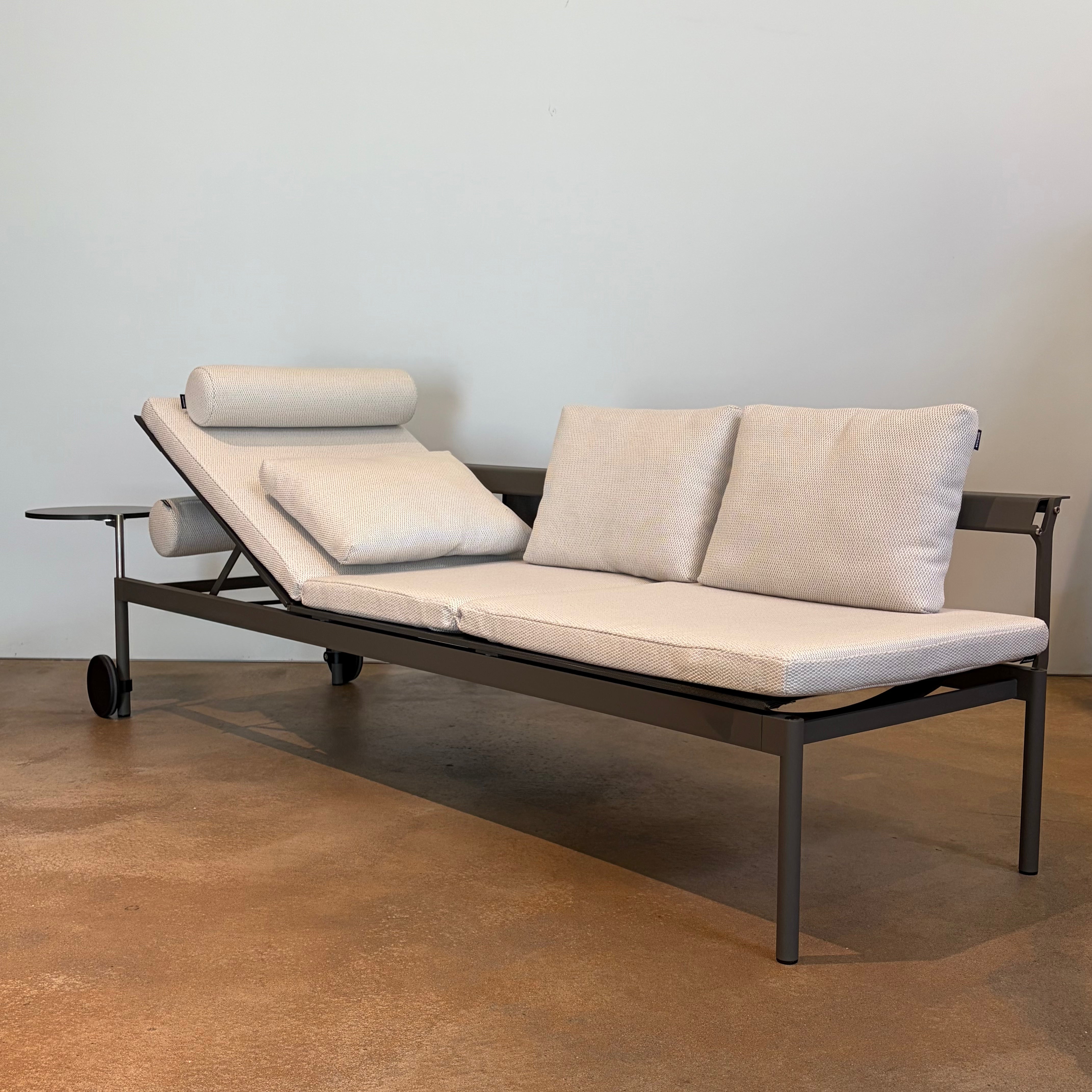 Extremis / Sol + Luna Australis / Outdoorsofa Sonnenliege mit Tisch