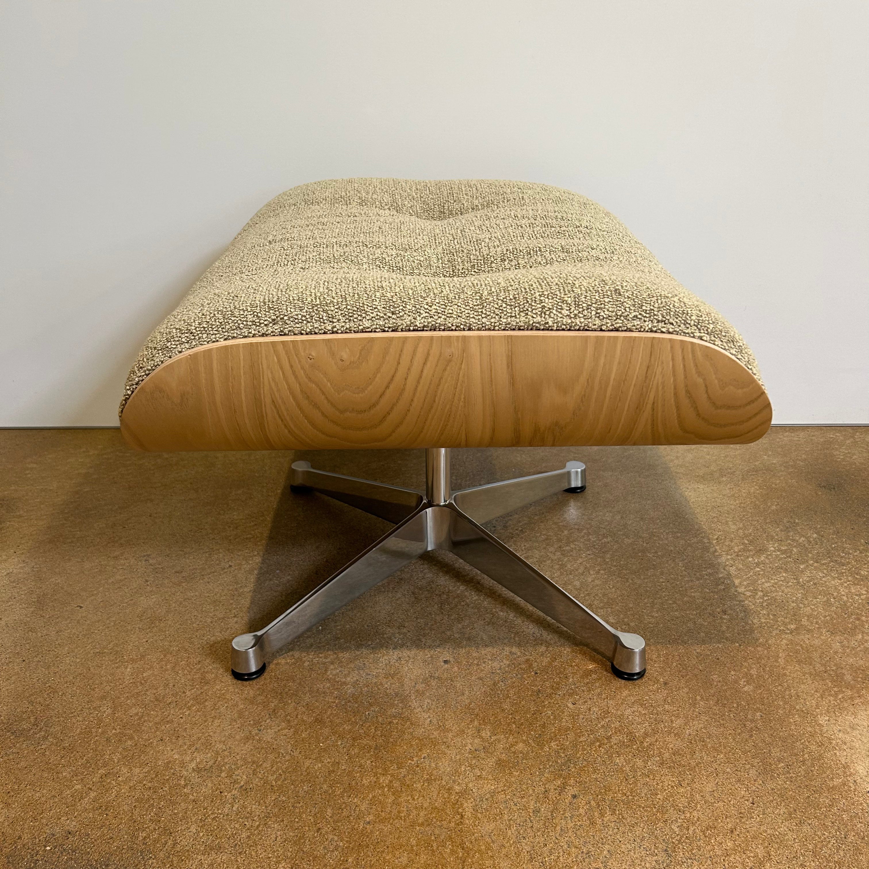 Vitra / LOUNGE CHAIR + OTTOMAN / Sessel und Hocker