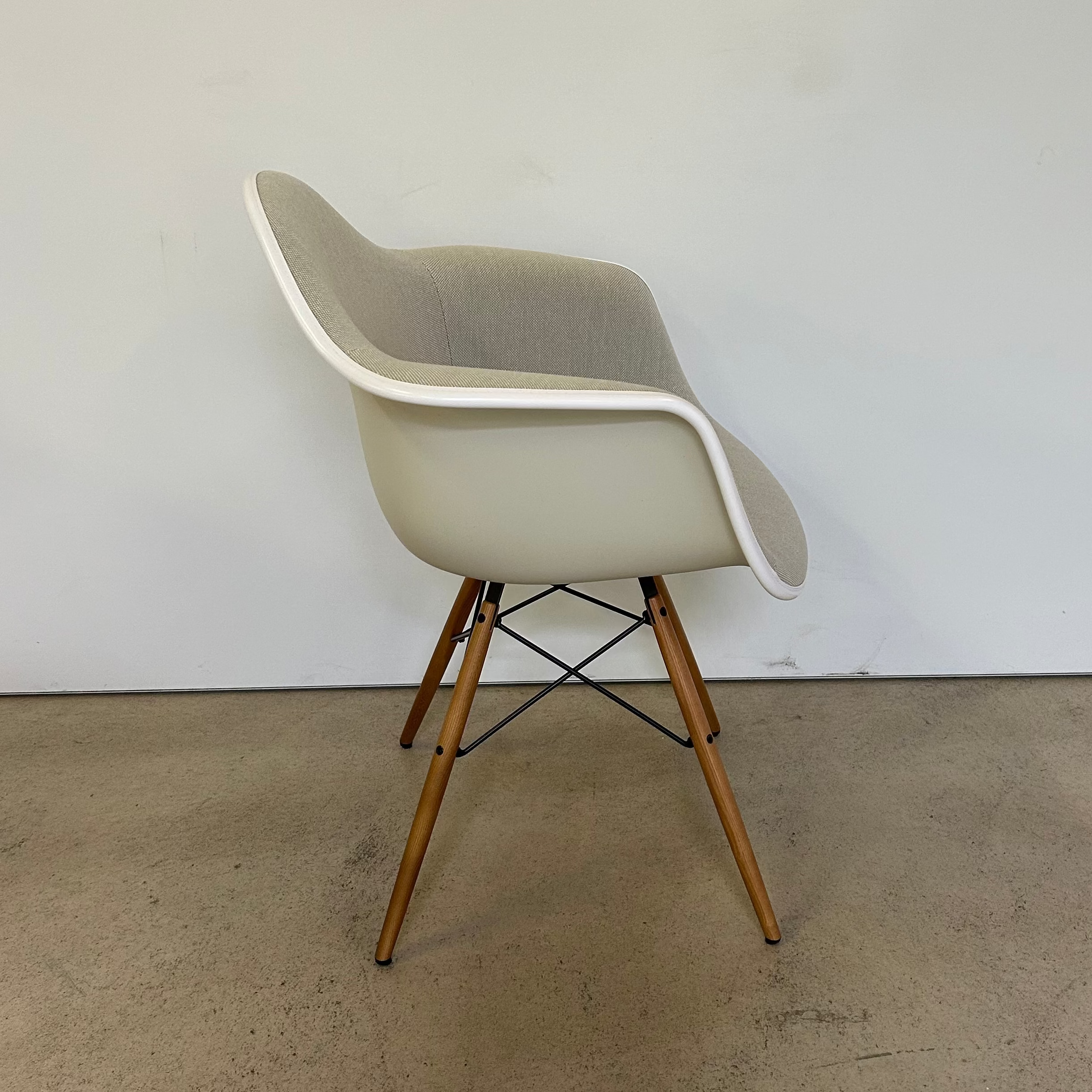 Vitra / Eames Plastic Armchair DAW / Armlehnstuhl
