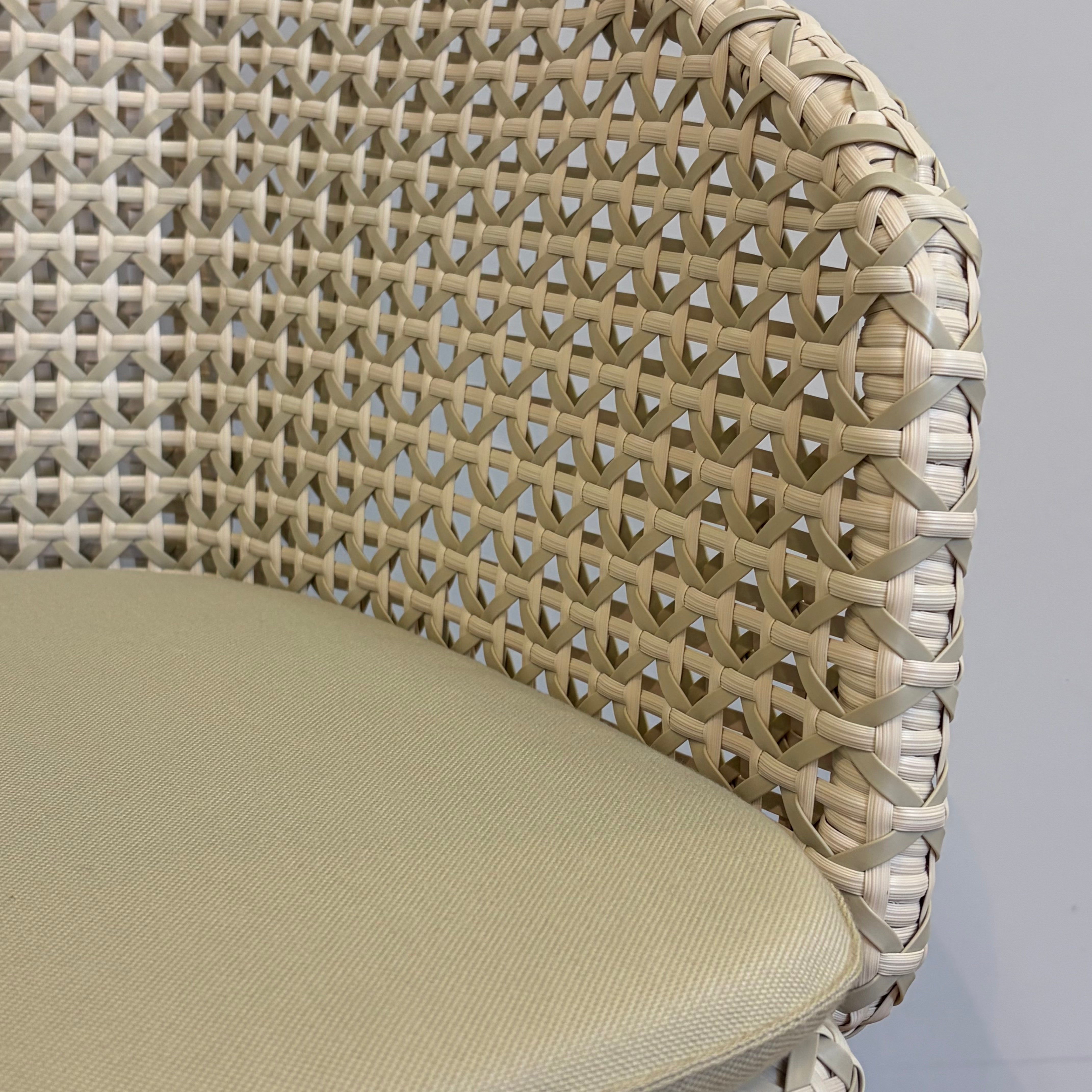 Dedon / MBRACE ALU / Armlehnenstuhl mit Sitzkissen - architare shop