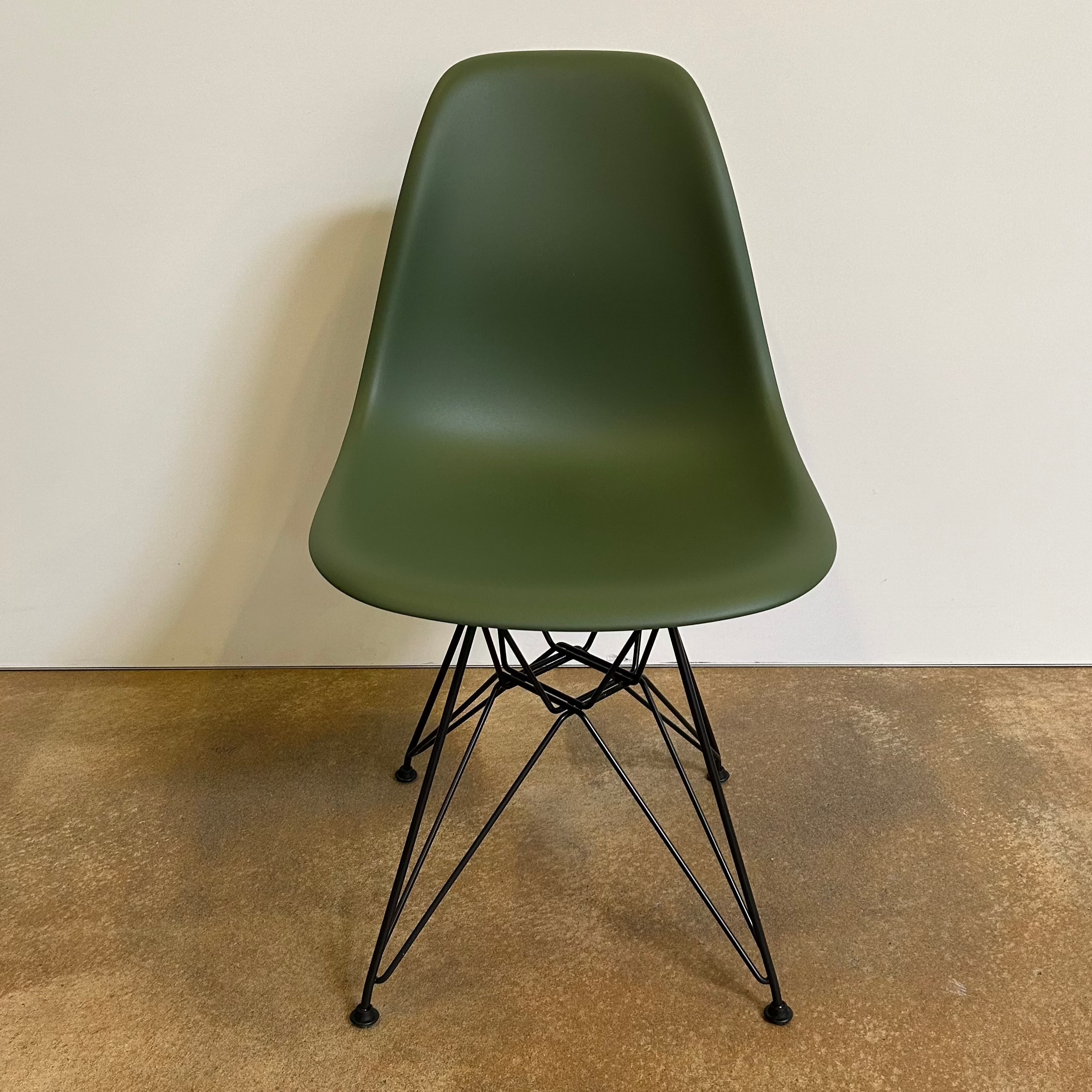 Vitra Eames Plastic Side Chair DSR