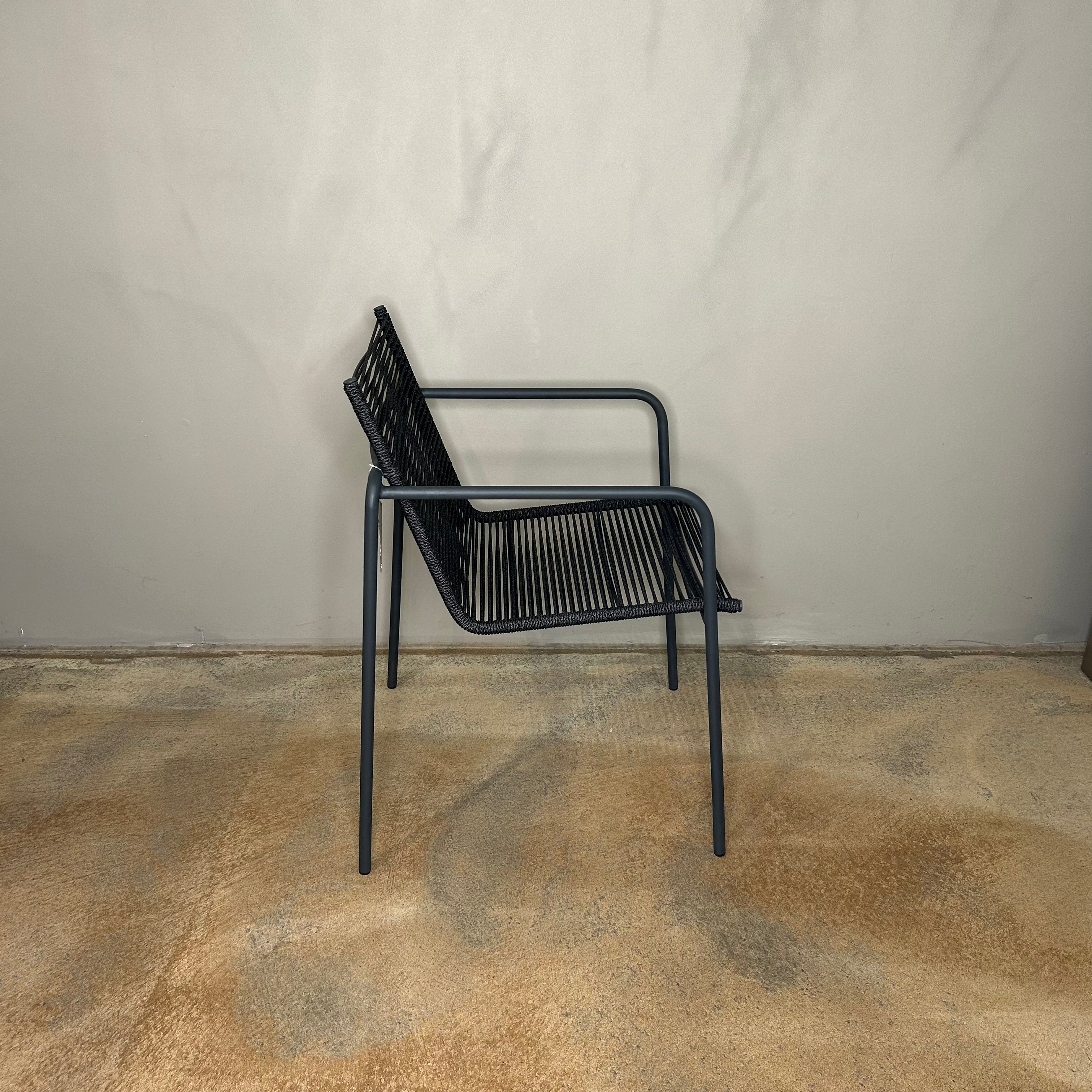 Fischer Möbel / TAKU / Outdoor Sessel mit Armlehne - Architare shop