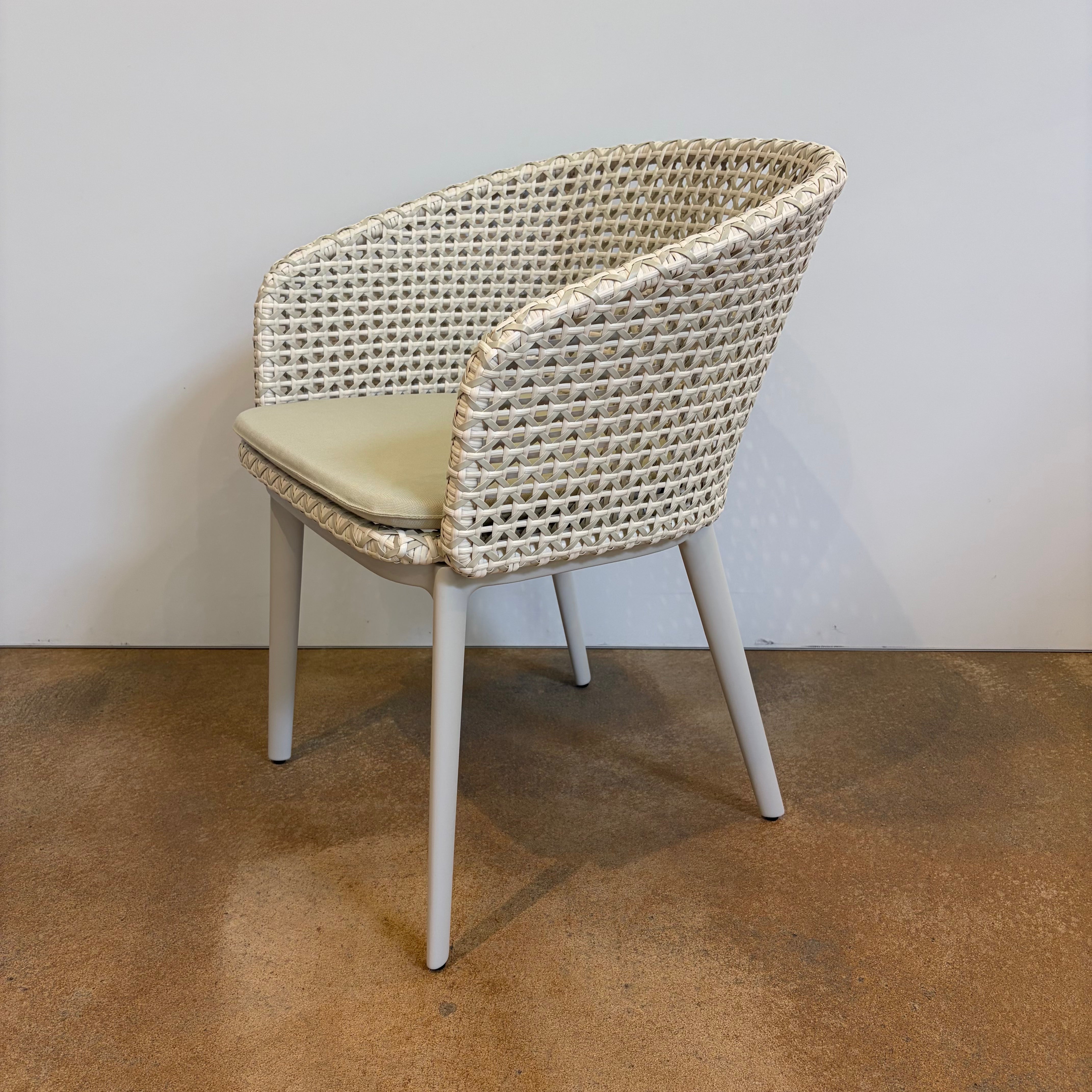 Dedon / MBRACE ALU / Armlehnenstuhl mit Sitzkissen - architare shop