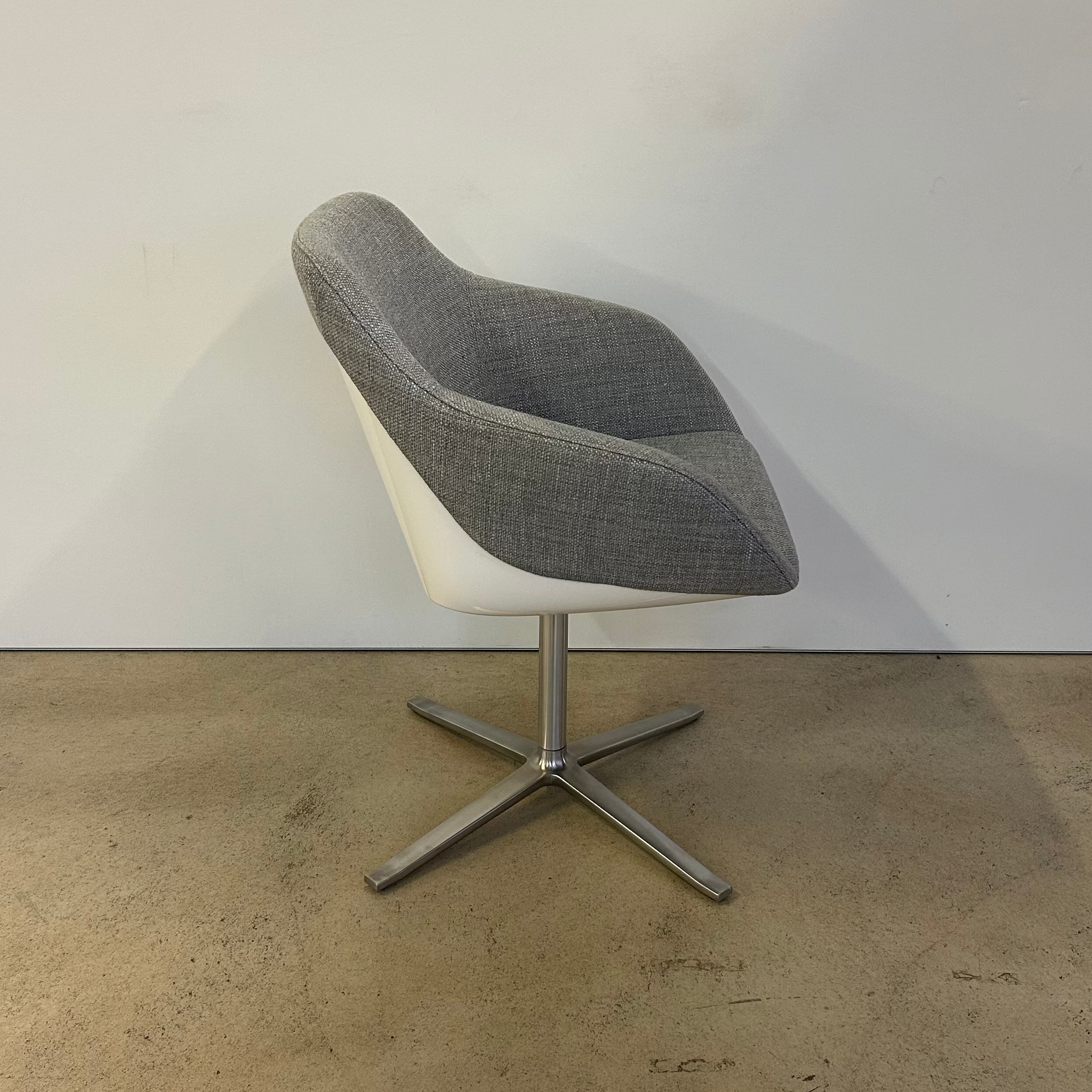 Walter Knoll / Turtle 1861 / Schalensessel