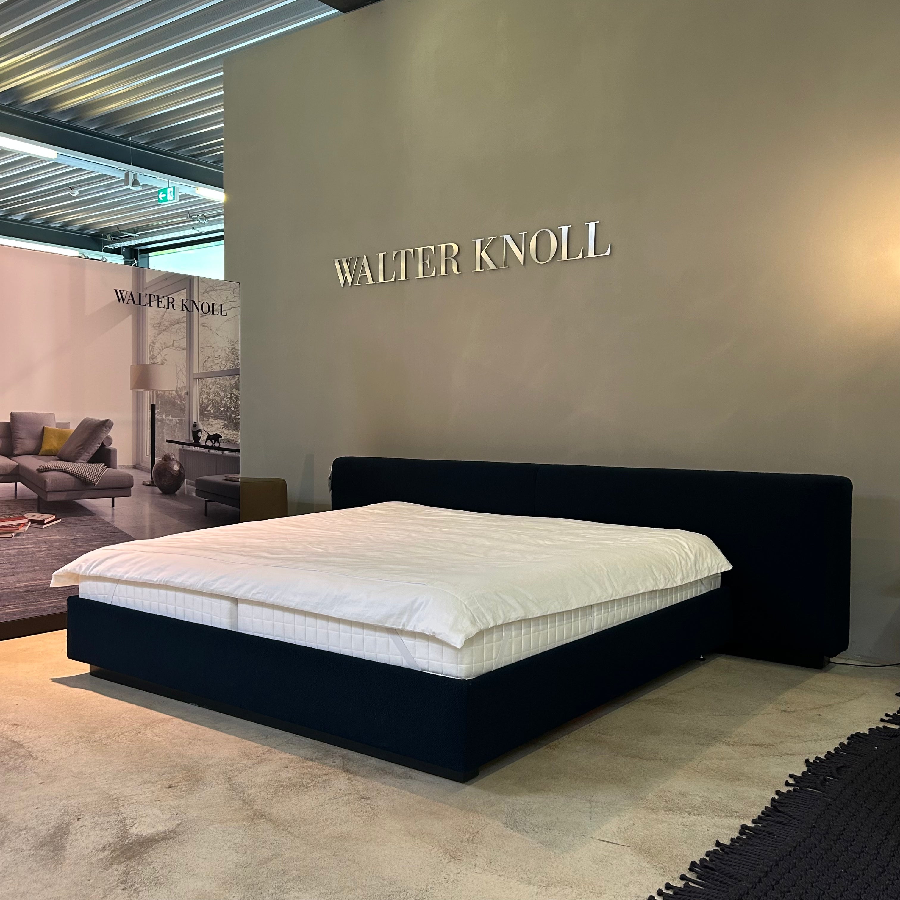 Walter Knoll YUUTO 810-200 mit Überstand