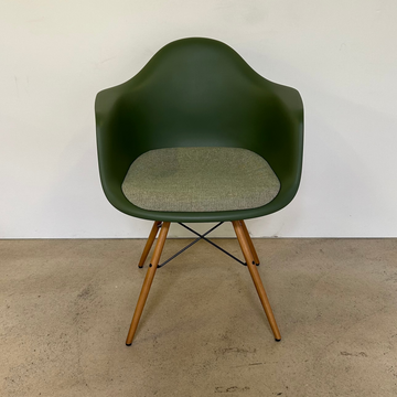 Vitra / Eames Plastic Armchair DAW / Stuhl