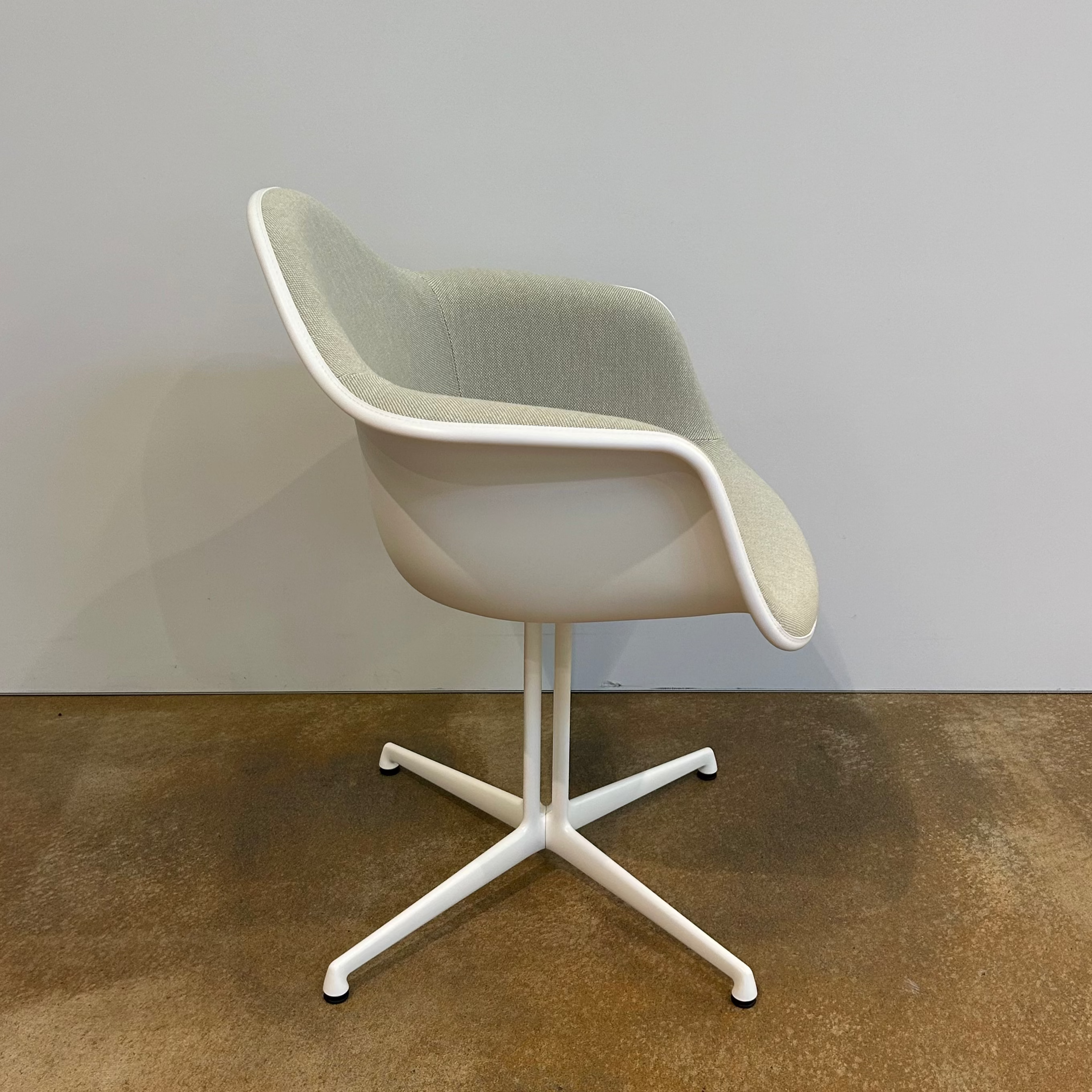 Vitra / Eames Plastic Armchair DAL / Armlehnstuhl