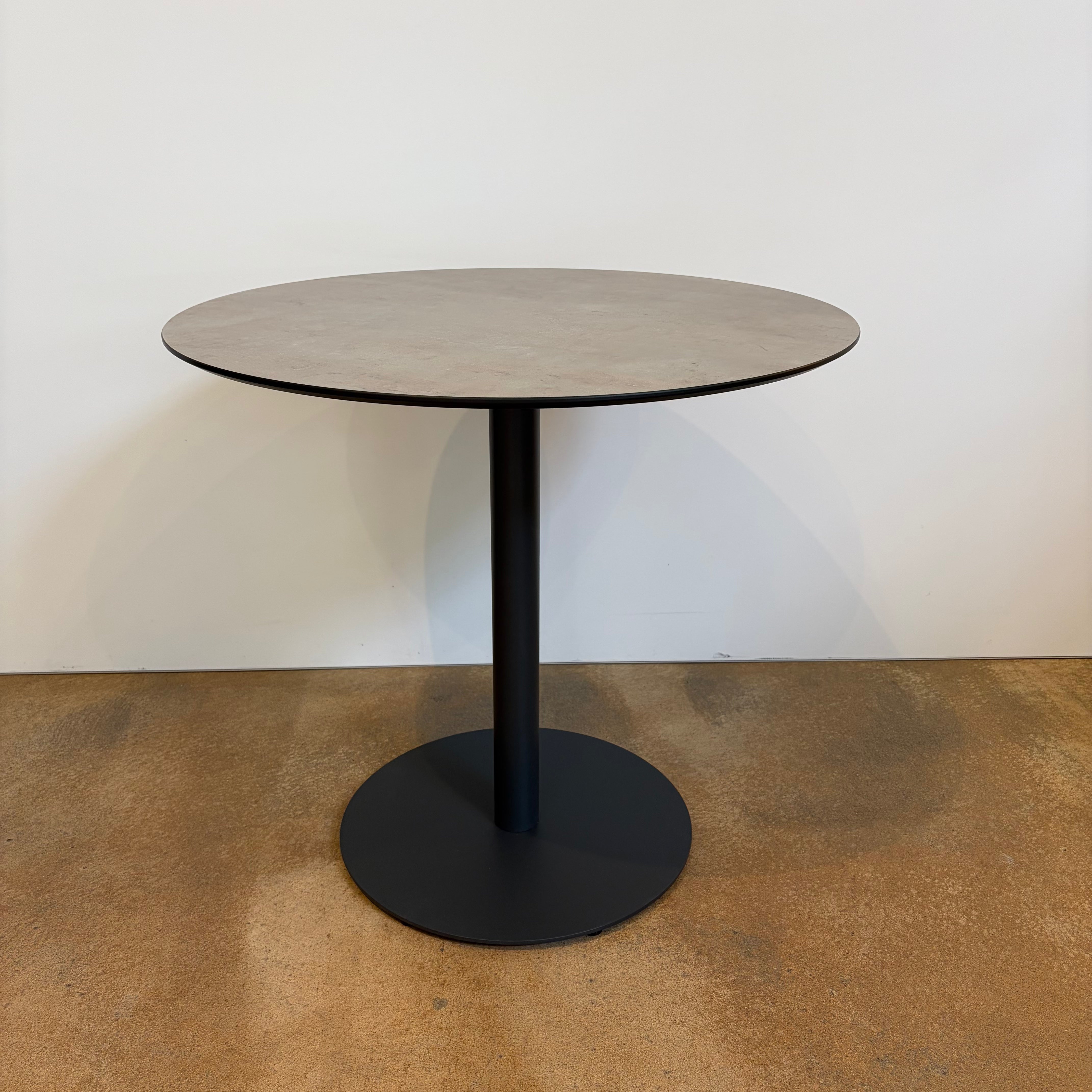 Fischer Möbel / LUIS / Bistrotisch rund - architare shop