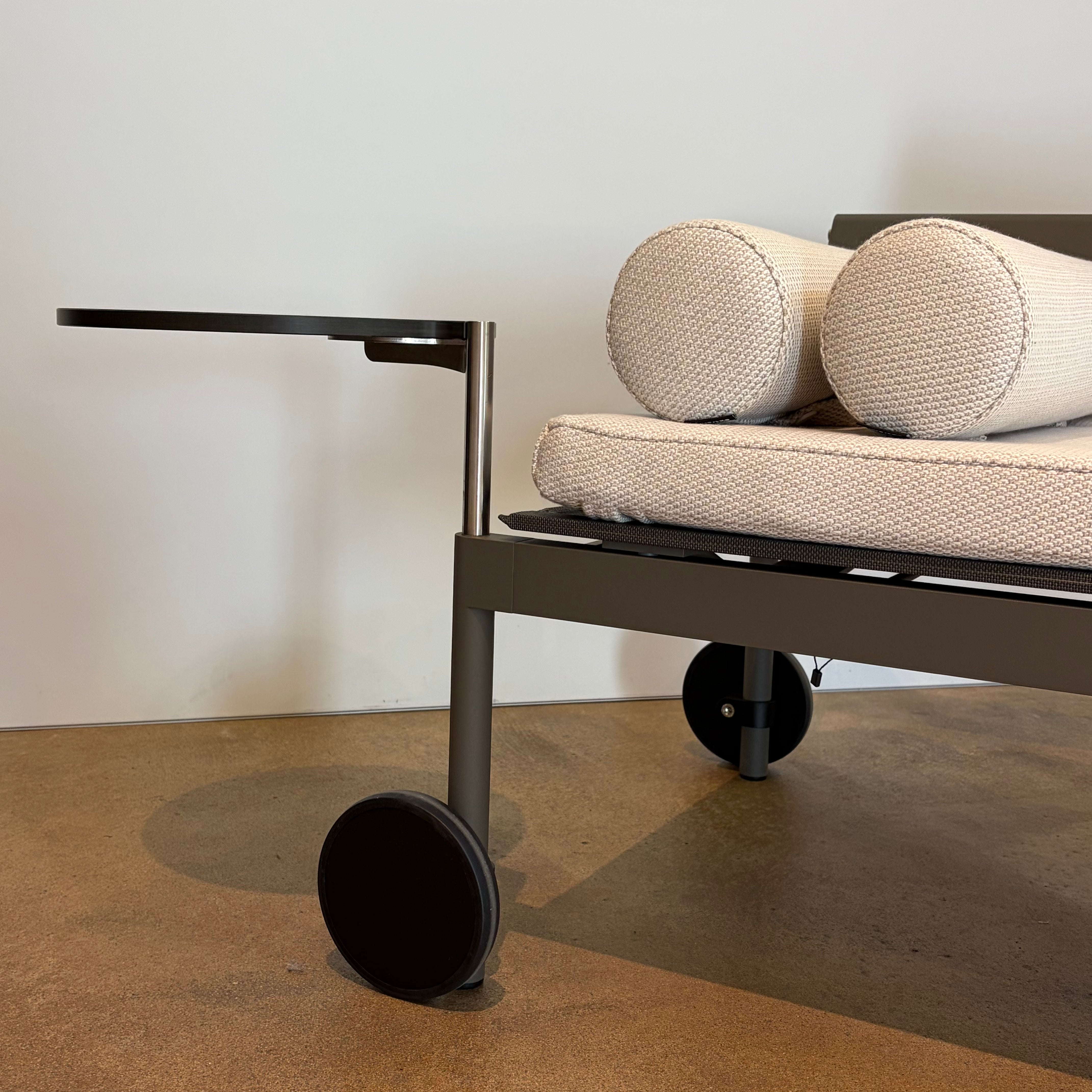 Extremis / Sol + Luna Australis / Outdoorsofa Sonnenliege mit Tisch