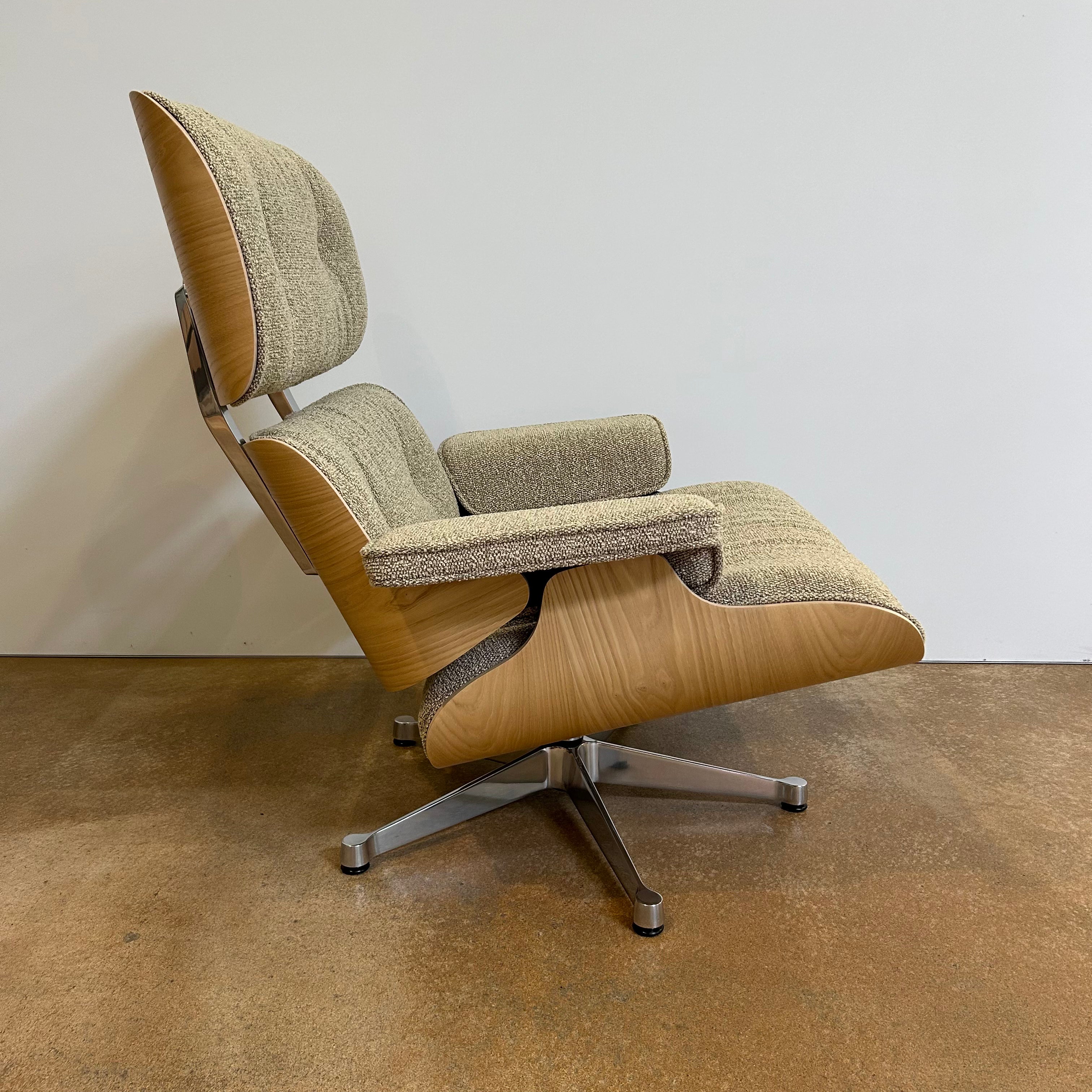 Vitra / LOUNGE CHAIR + OTTOMAN / Sessel und Hocker
