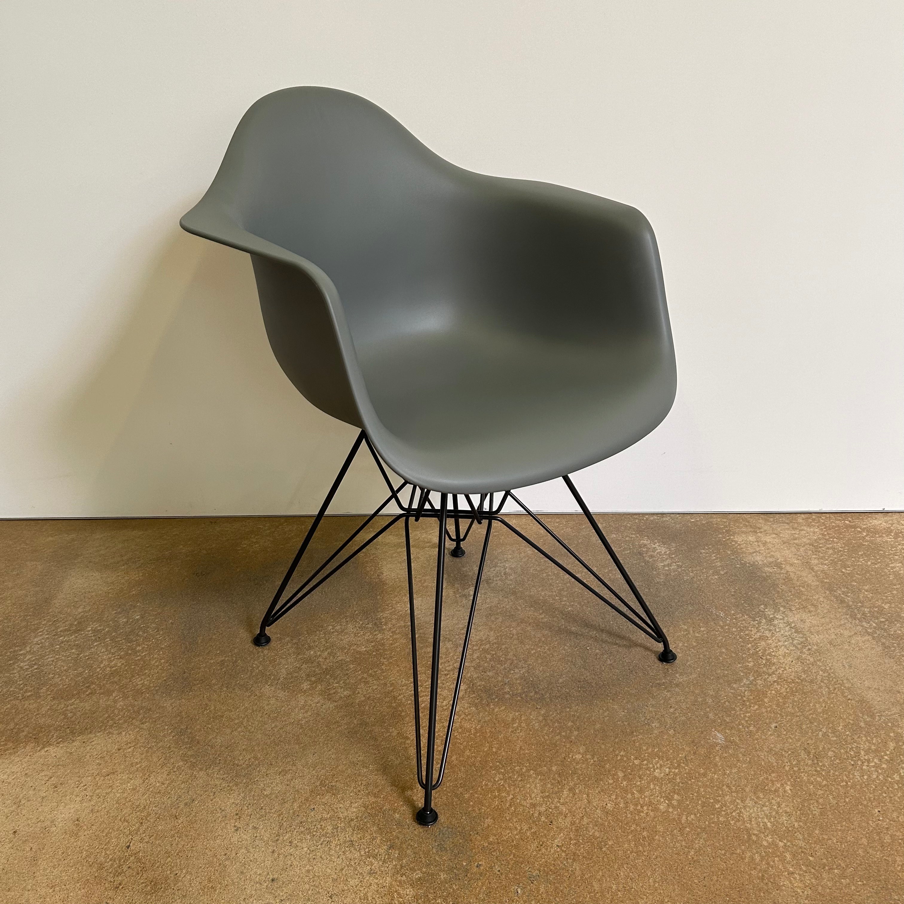 Vitra Eames Plastic Armchair DAR