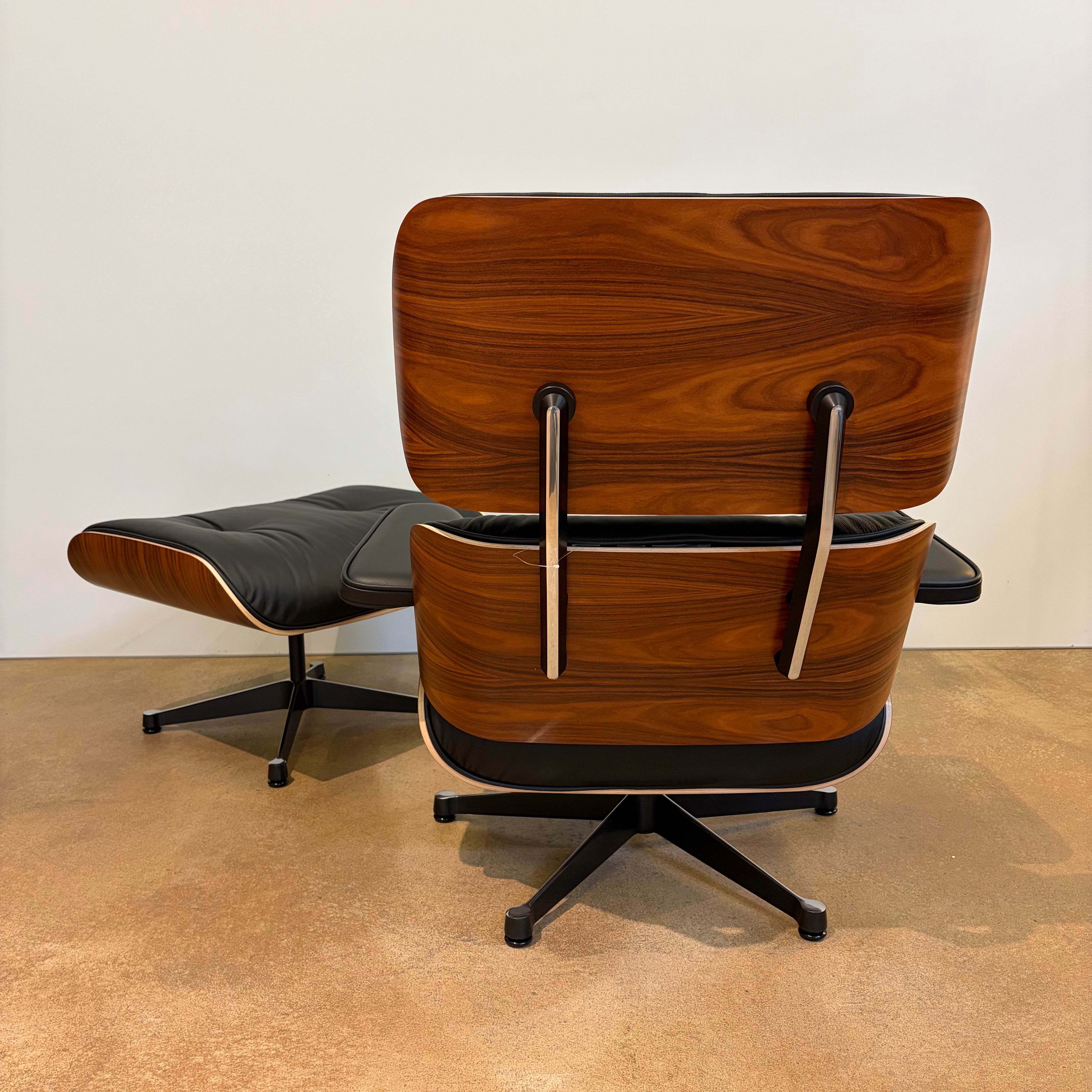 Vitra / LOUNGE CHAIR + OTTOMAN / Sessel und Hocker