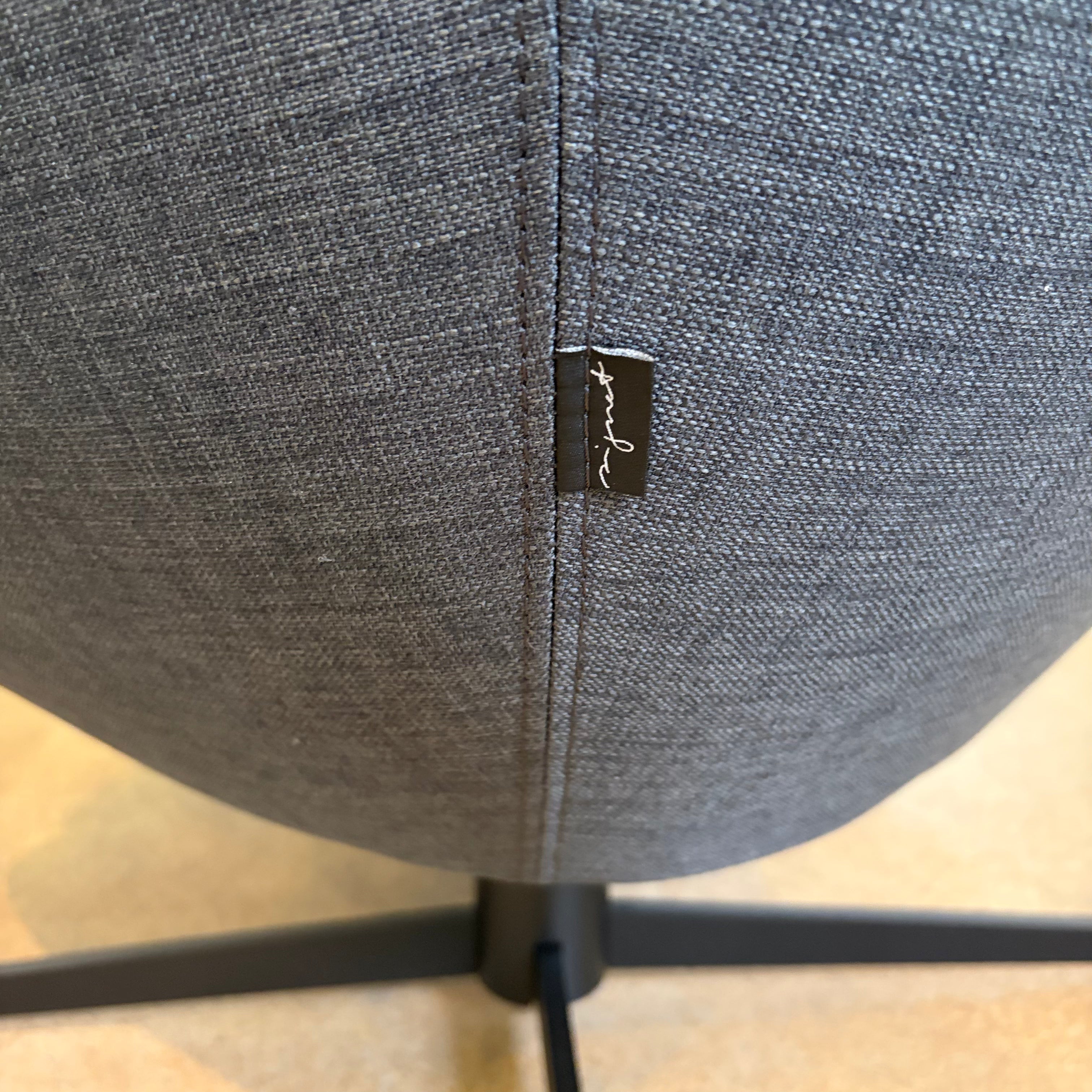 Signet / Jester / Sessel mit Hocker