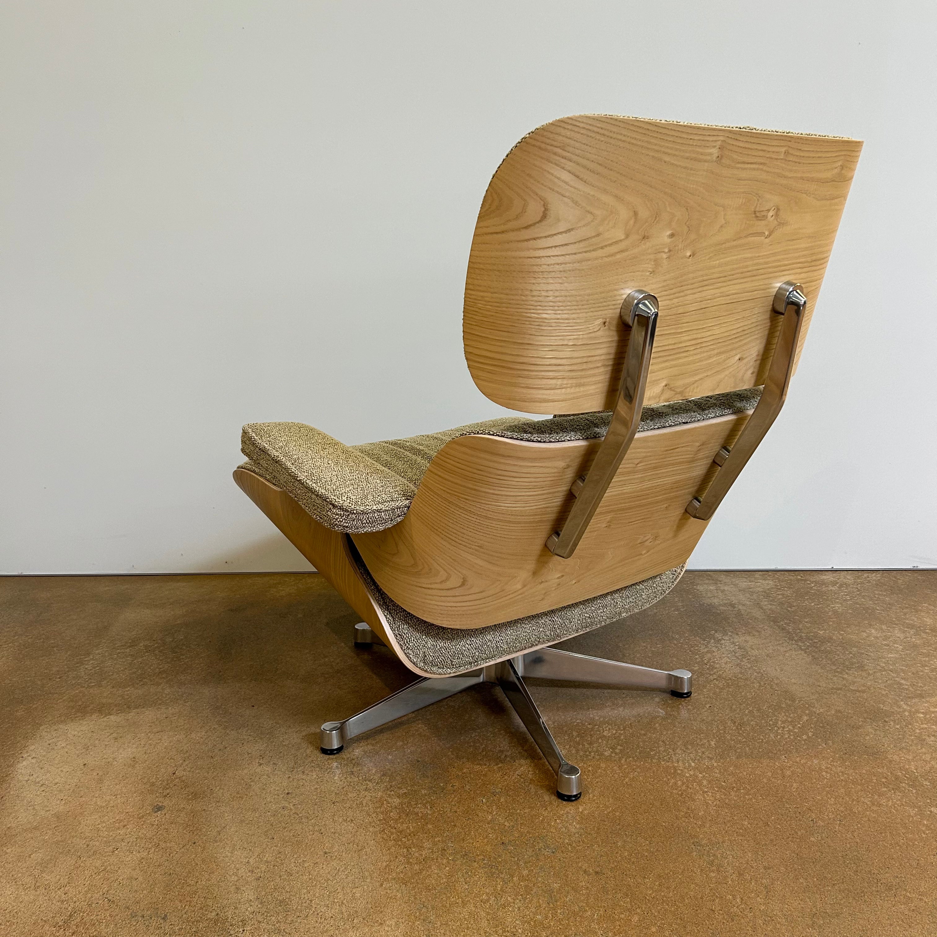 Vitra / LOUNGE CHAIR + OTTOMAN / Sessel und Hocker