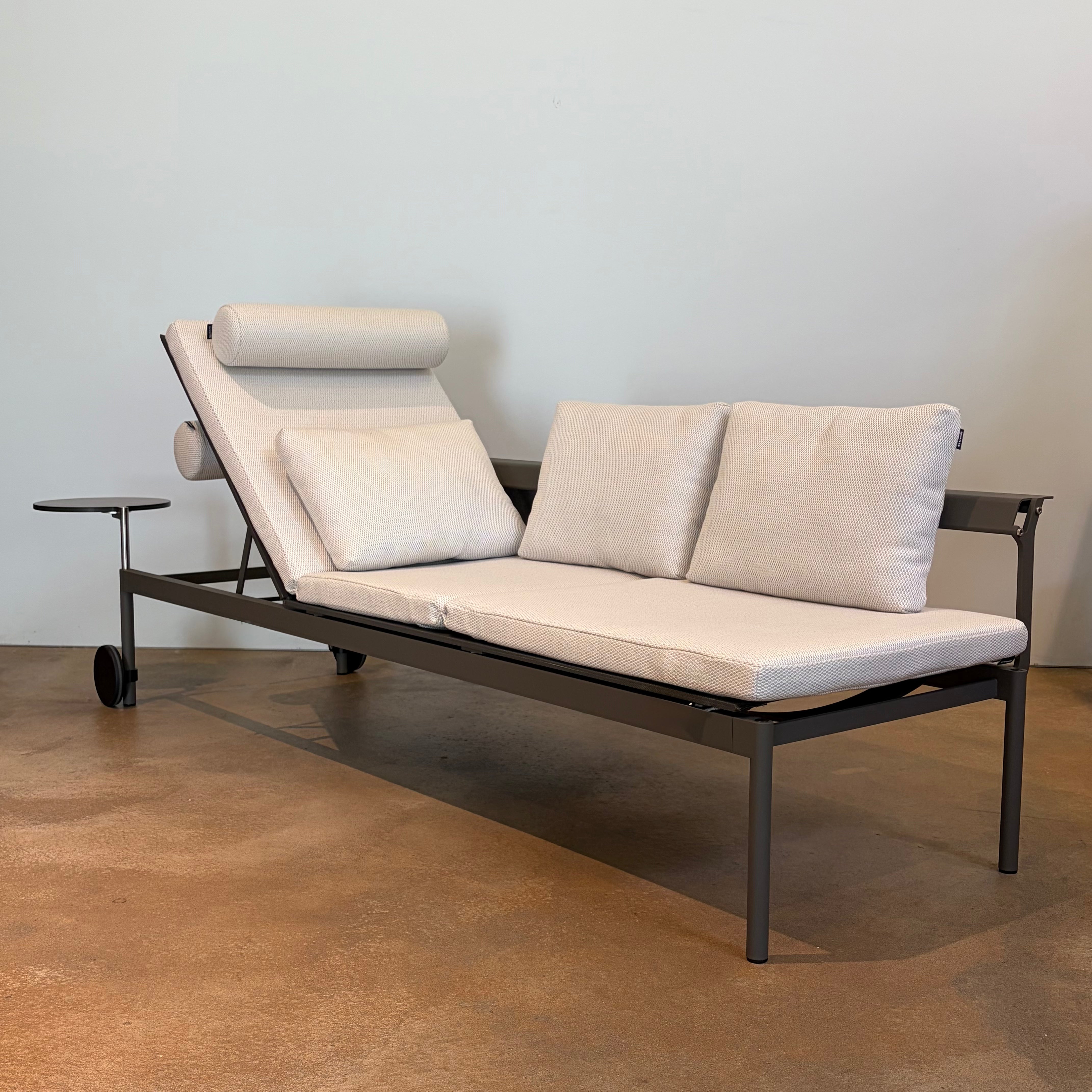 Extremis / Sol + Luna Australis / Outdoorsofa Sonnenliege mit Tisch