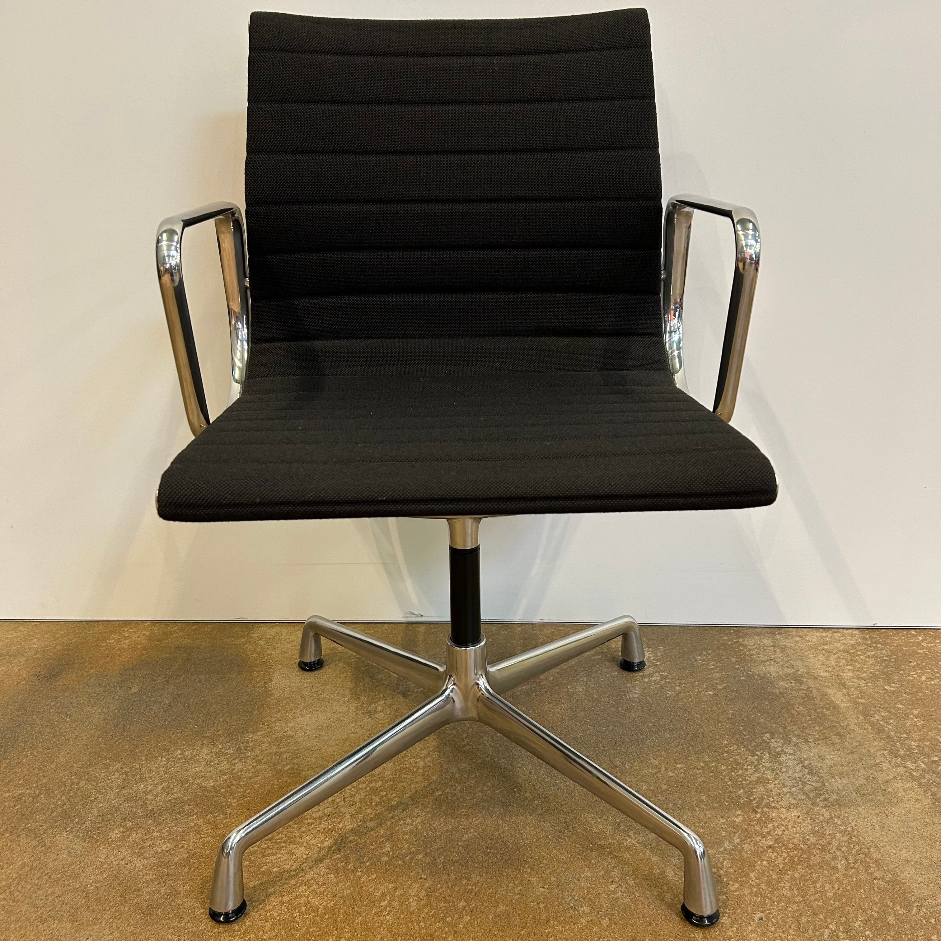 Vitra / ALU CHAIR EA 104 / Sessel - Architare shop