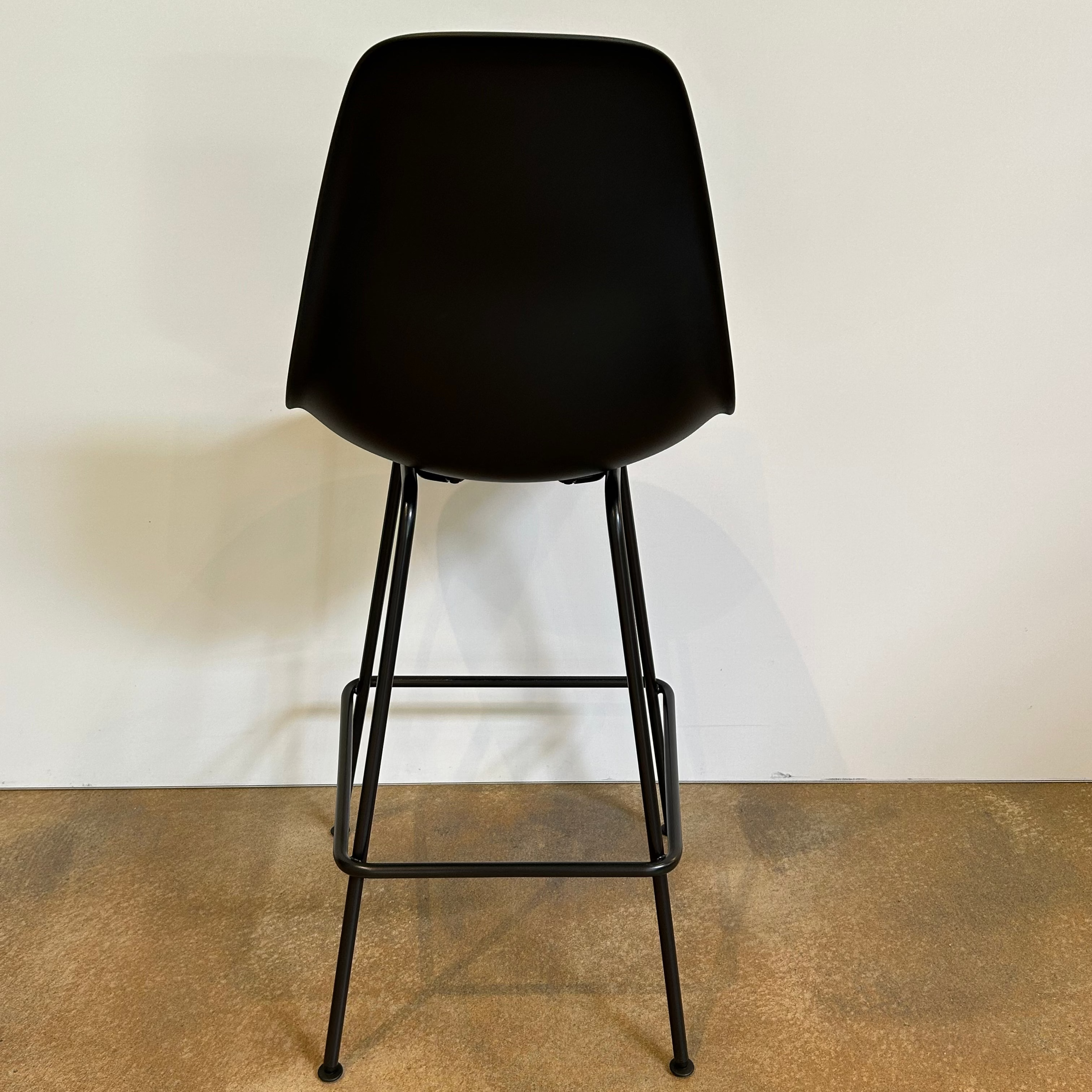 Vitra / Eames Plastic Stool Medium / Barhocker