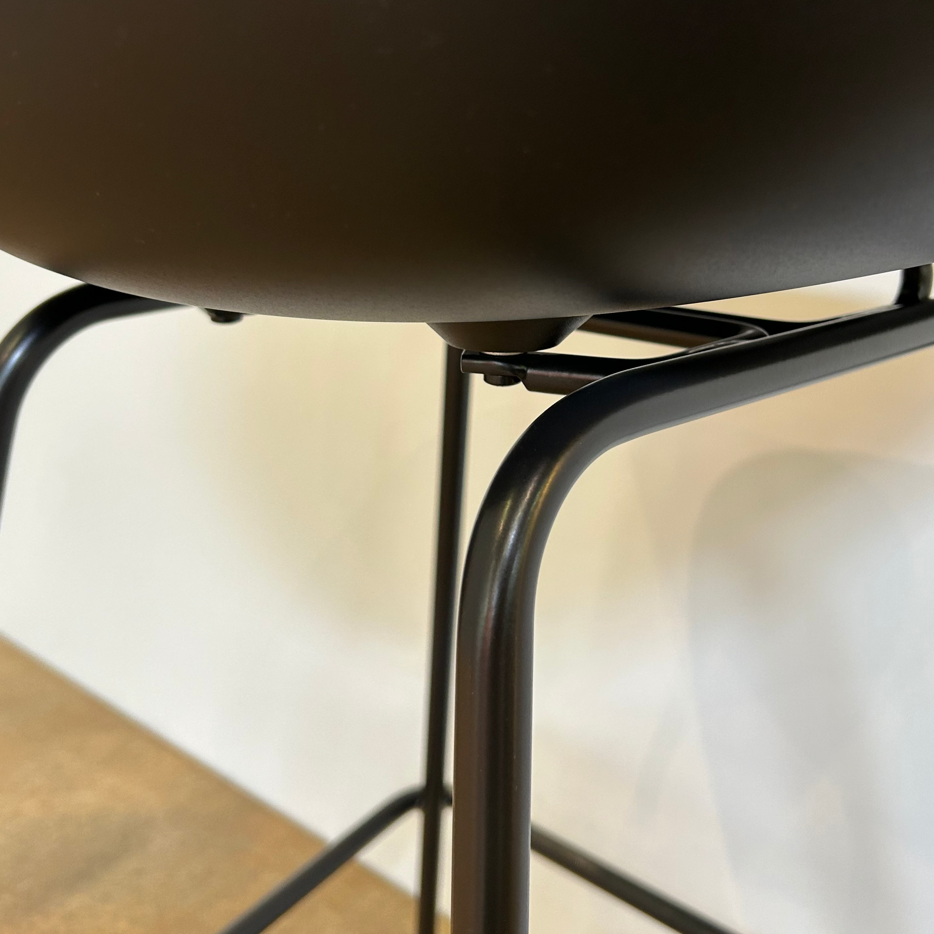 Vitra / Eames Plastic Stool Medium / Barhocker