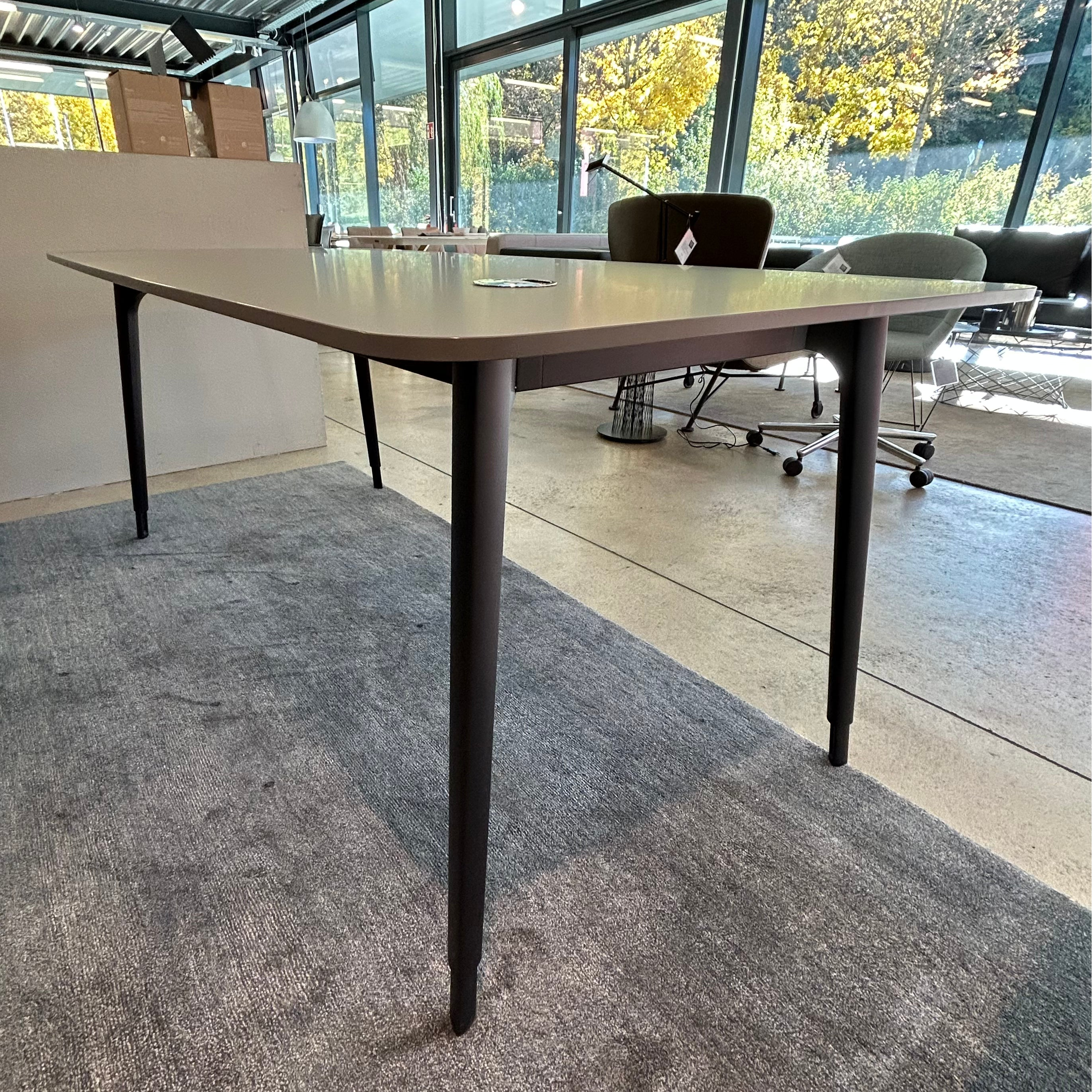 Walter Knoll / KEYPIECE MANAGEMENT / Management Desk