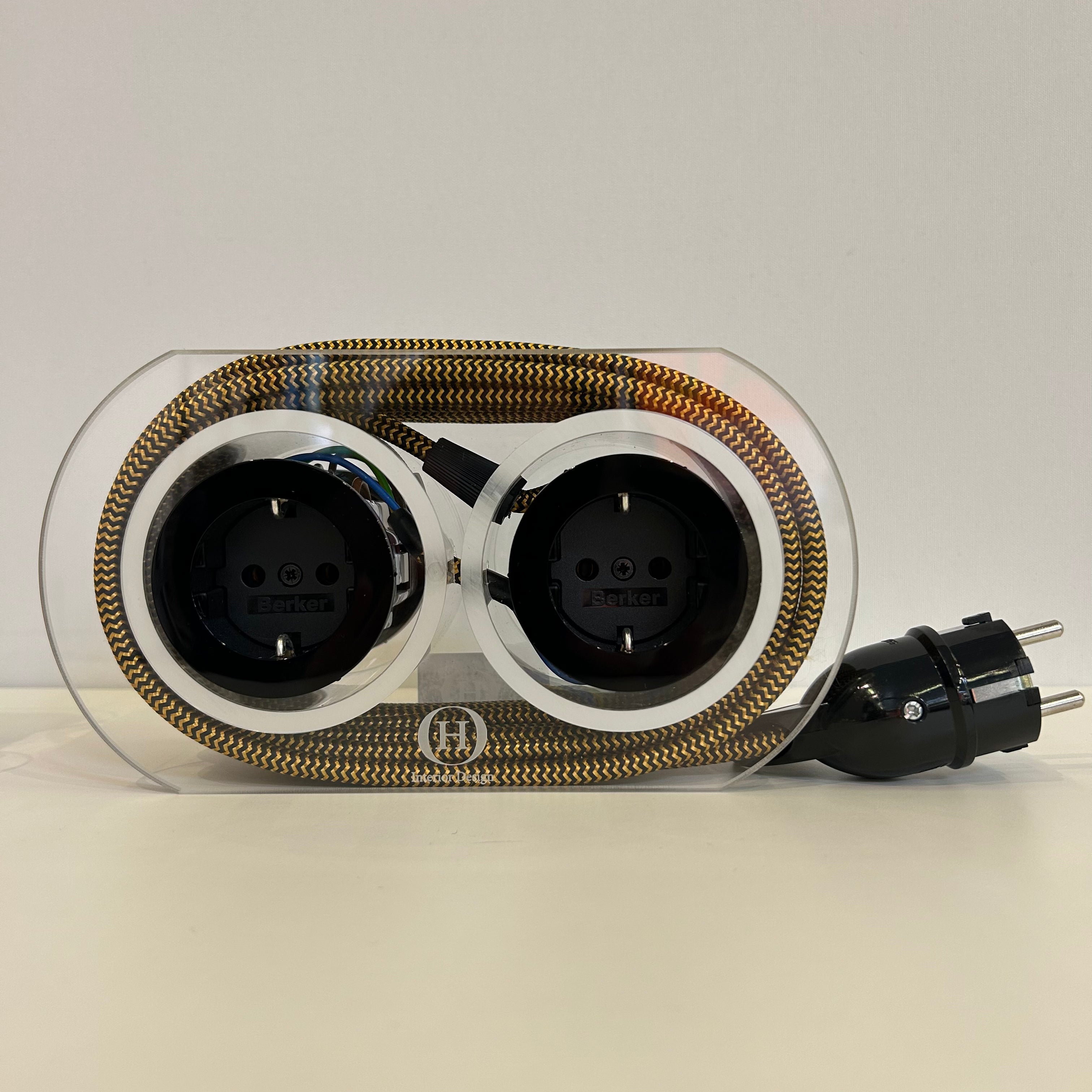 OH Interior Design / Verlängerungskabel 4 Steckdosen