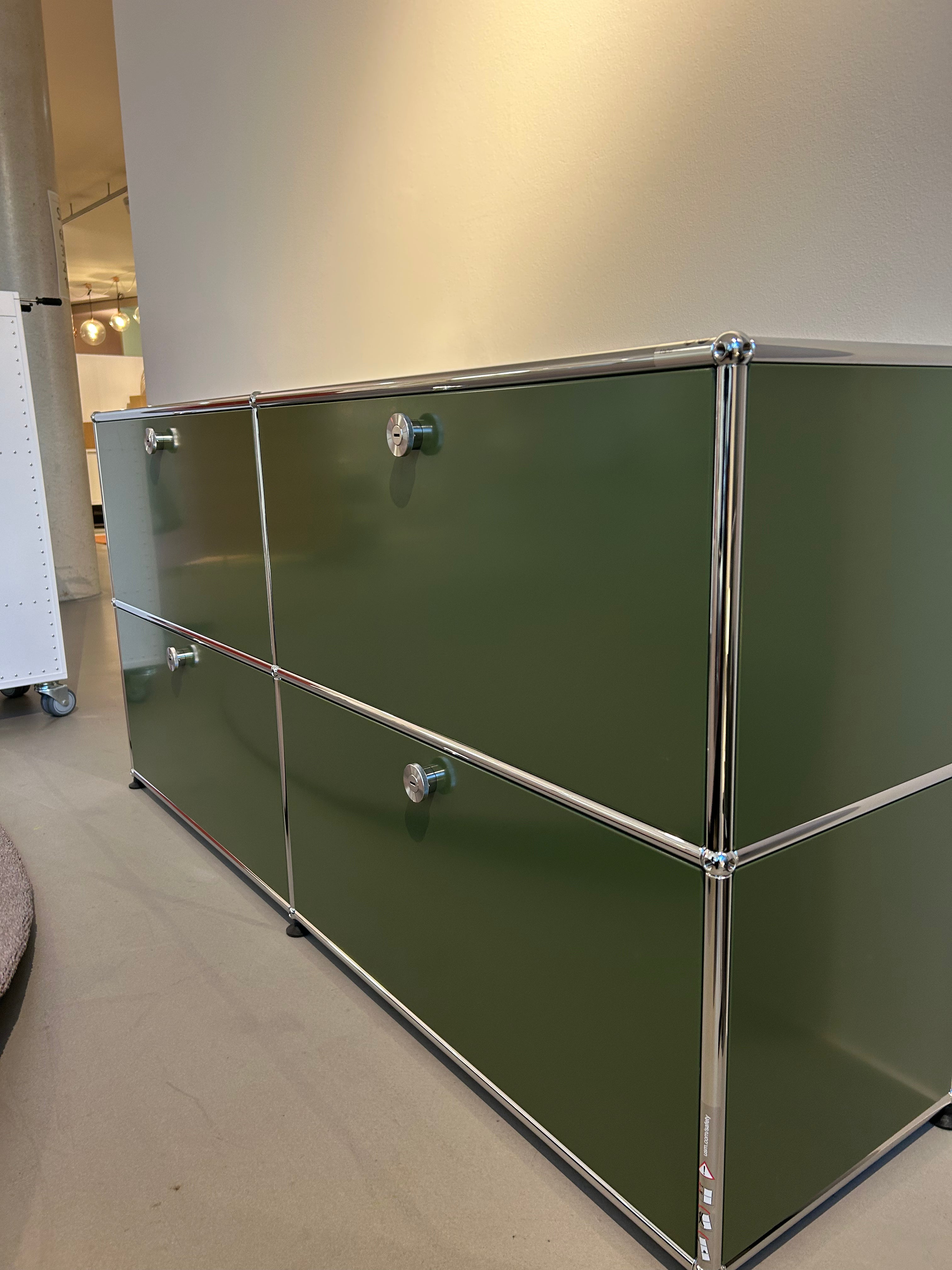 USM Haller / Sideboard mit 4 Klapptüren - Architare shop