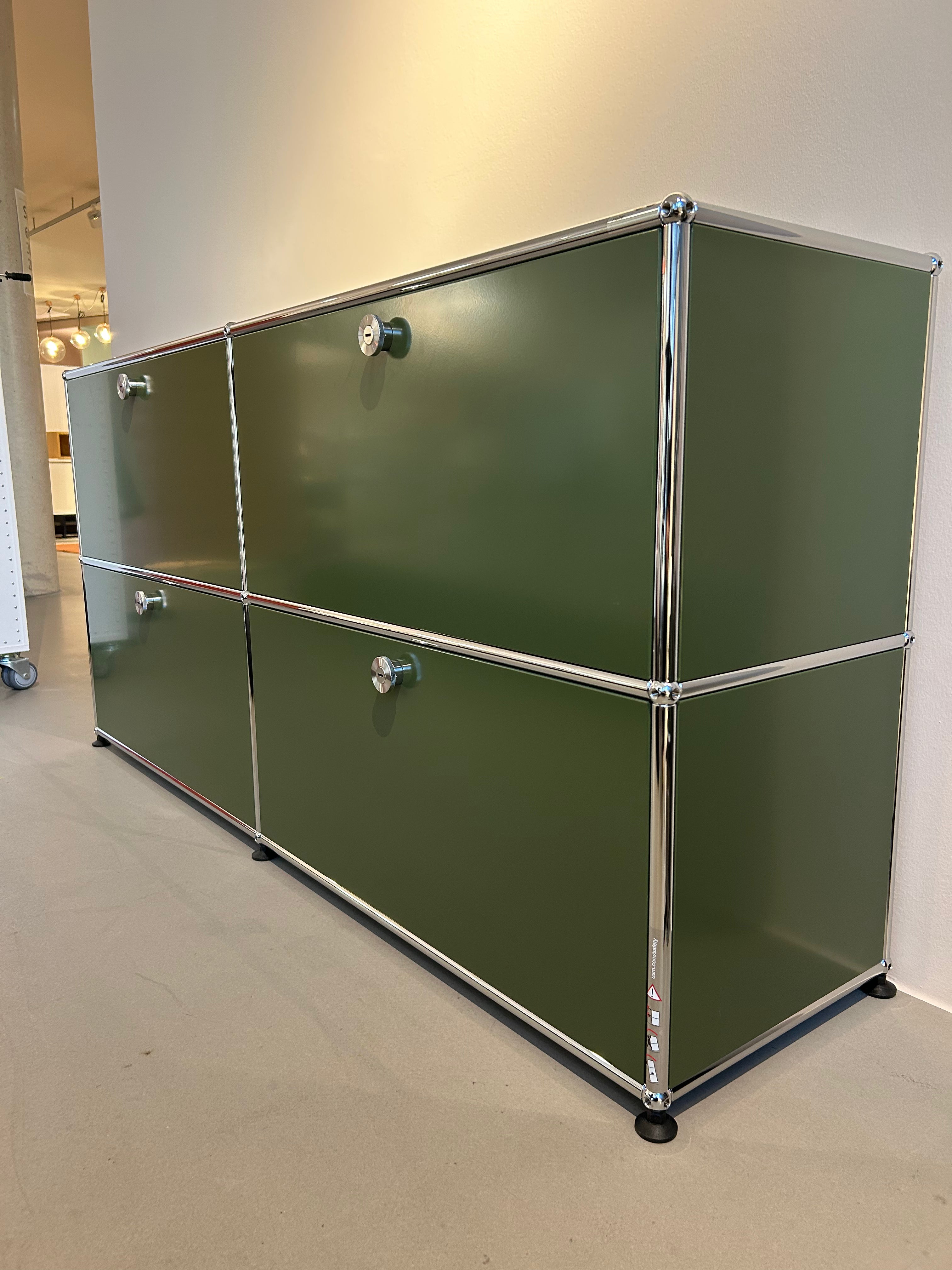 USM Haller / Sideboard mit 4 Klapptüren - Architare shop