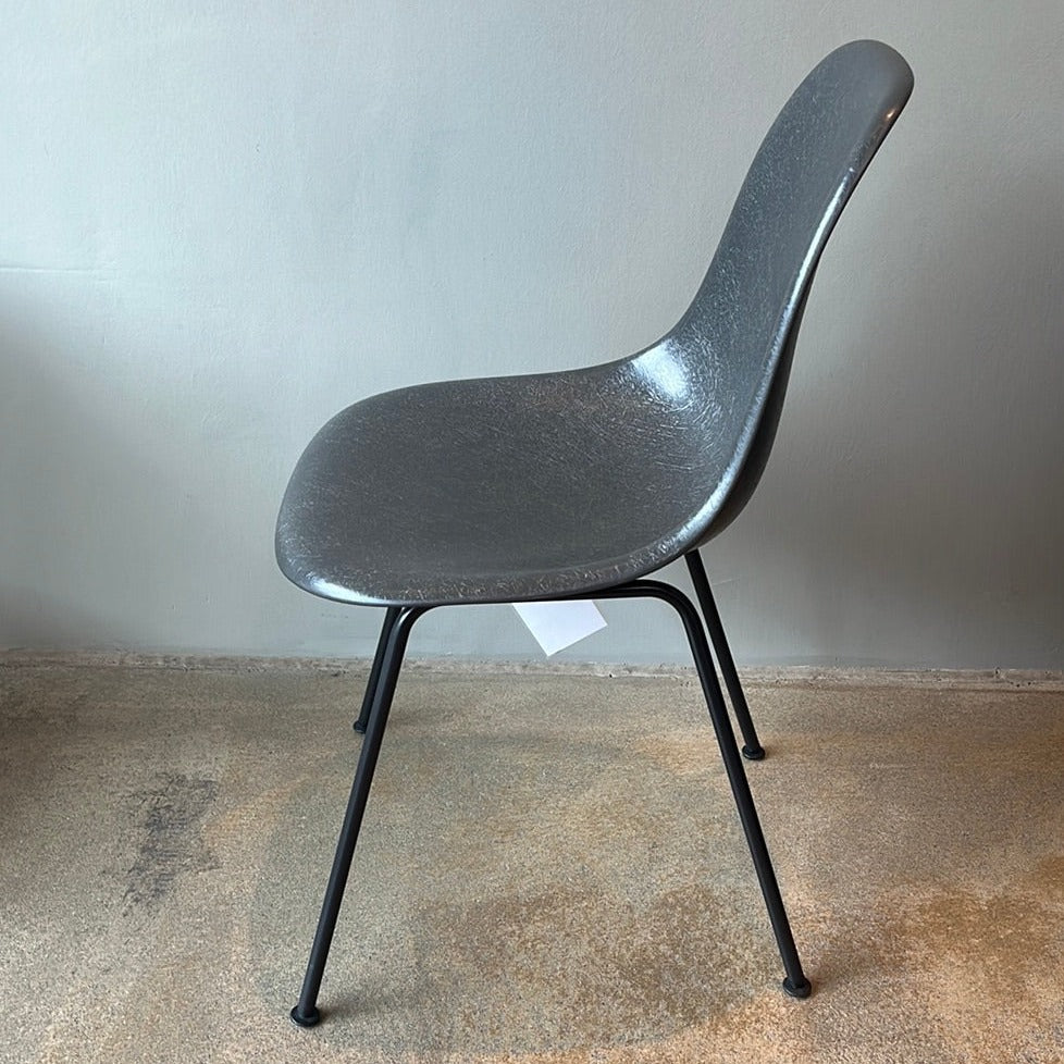 Vitra / Eames Fiberglass Side Chair Dsx / Stuhl