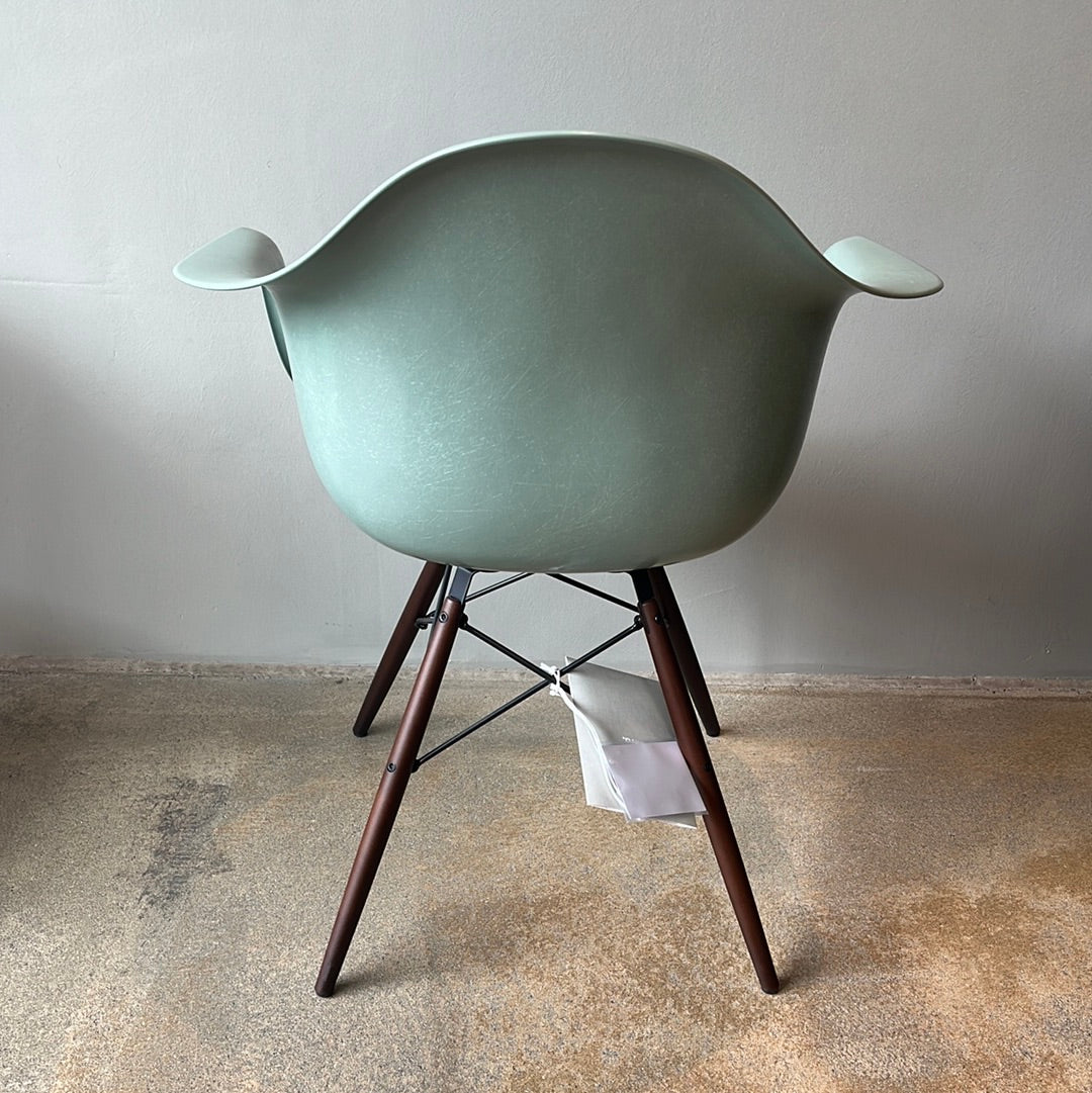 Vitra / Eames Fiberglass Armchair / Stuhl