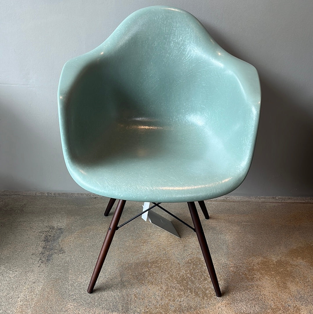 Vitra / Eames Fiberglass Armchair / Stuhl