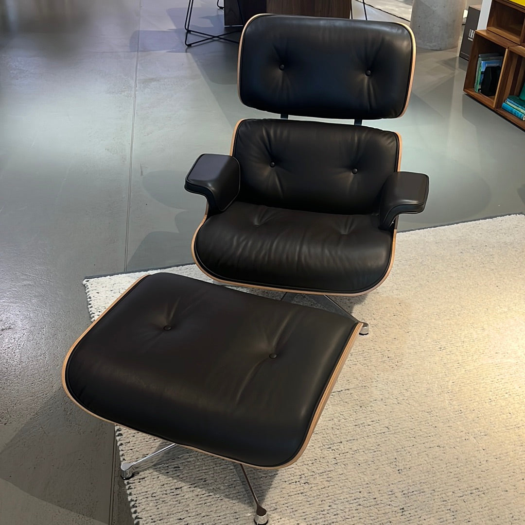 Vitra / LOUNGE CHAIR + OTTOMAN / Sessel und Hocker