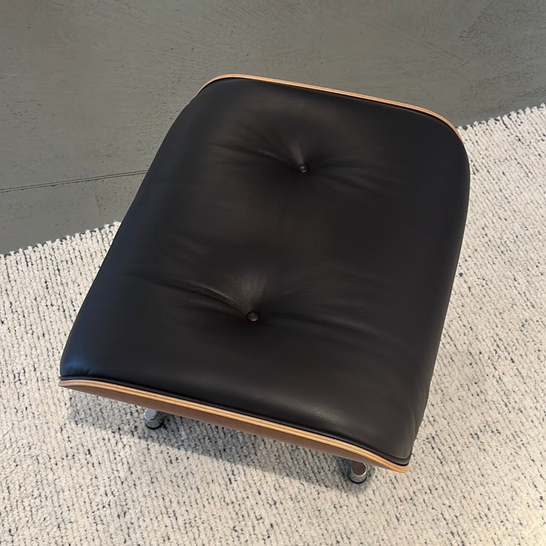 Vitra / LOUNGE CHAIR + OTTOMAN / Sessel und Hocker