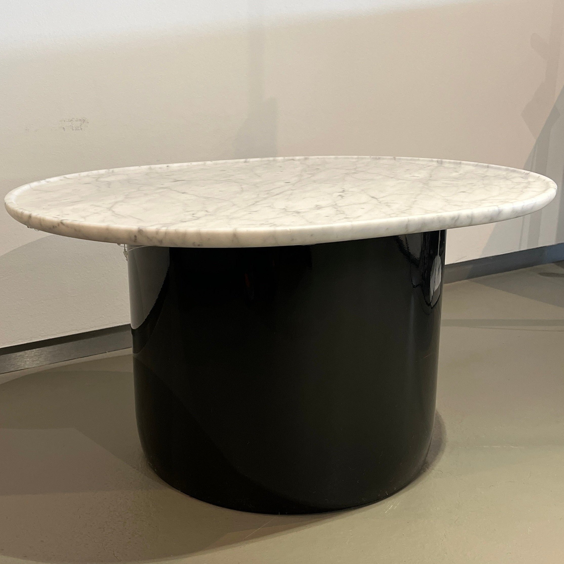 B&B Italia / Button Table T664L / Kleiner Tisch