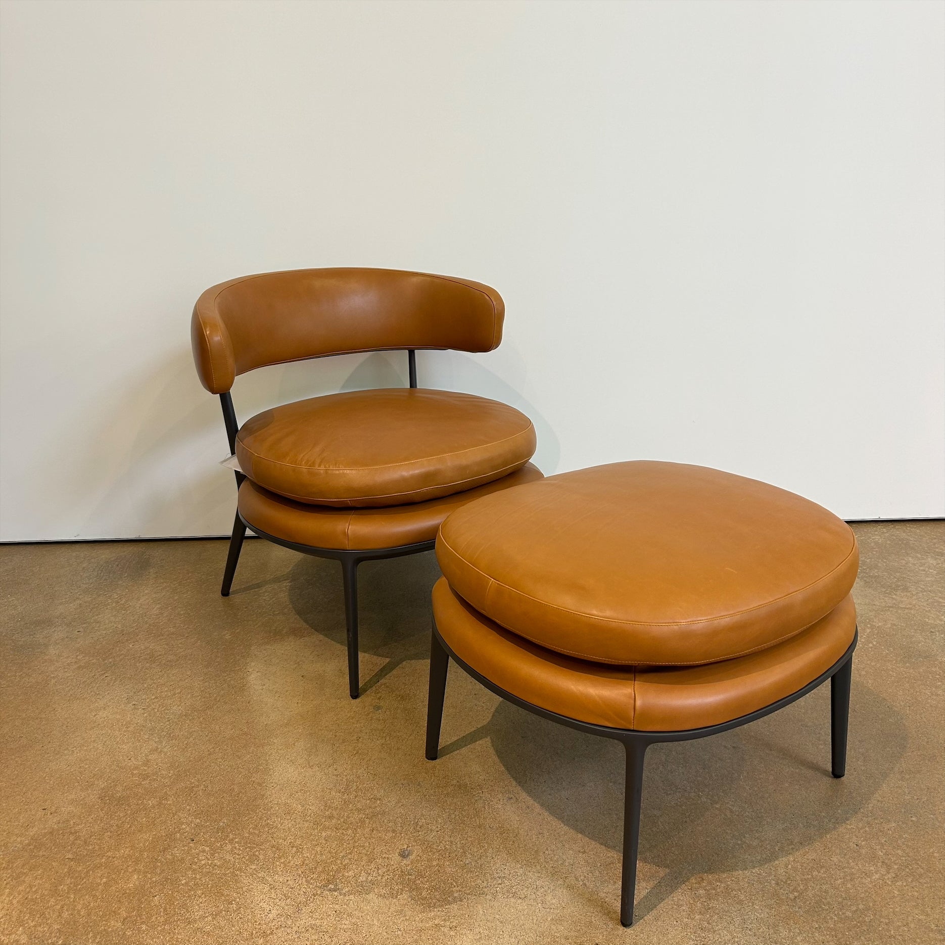 B&B Italia / CARATOS / Sessel und Hocker - Architare shop