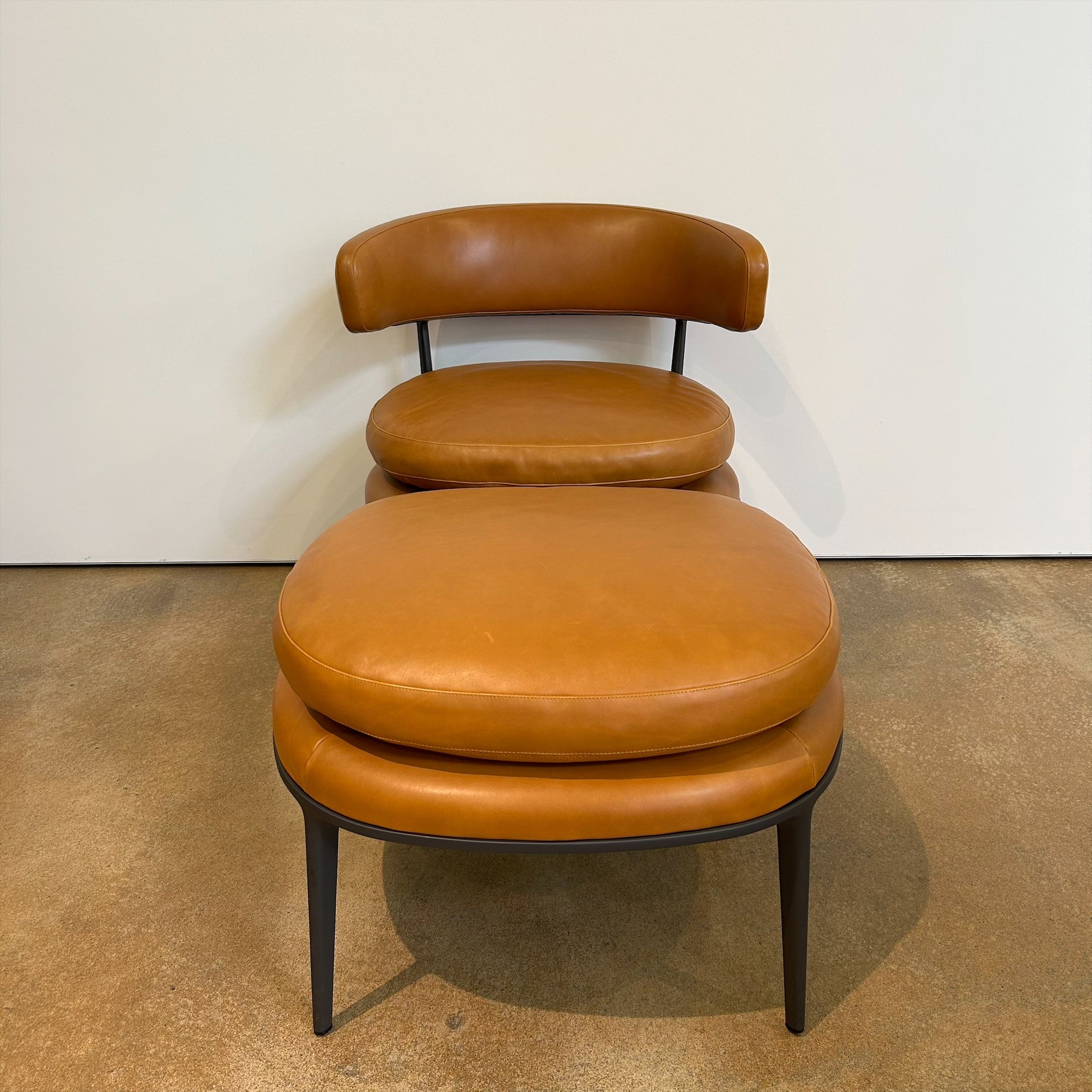 B&B Italia / CARATOS / Sessel und Hocker - Architare shop