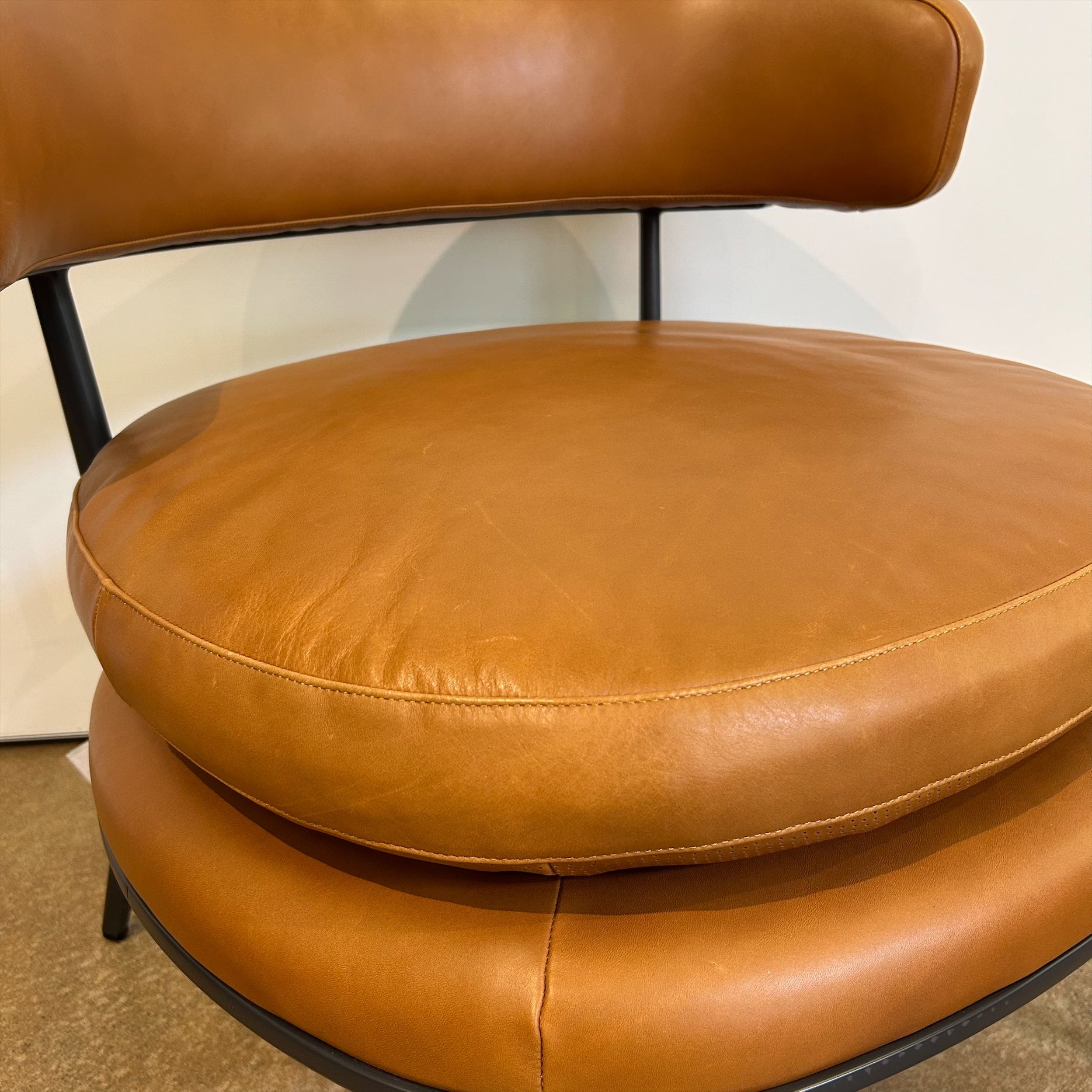 B&B Italia / CARATOS / Sessel und Hocker - Architare shop