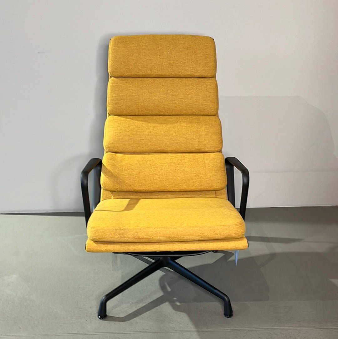 Vitra / SOFT PAD CHAIR EA / Sessel mit Hocker - architare shop