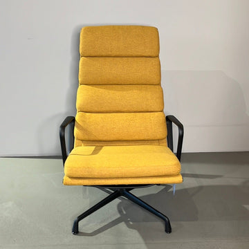 Vitra / SOFT PAD CHAIR EA / Sessel mit Hocker