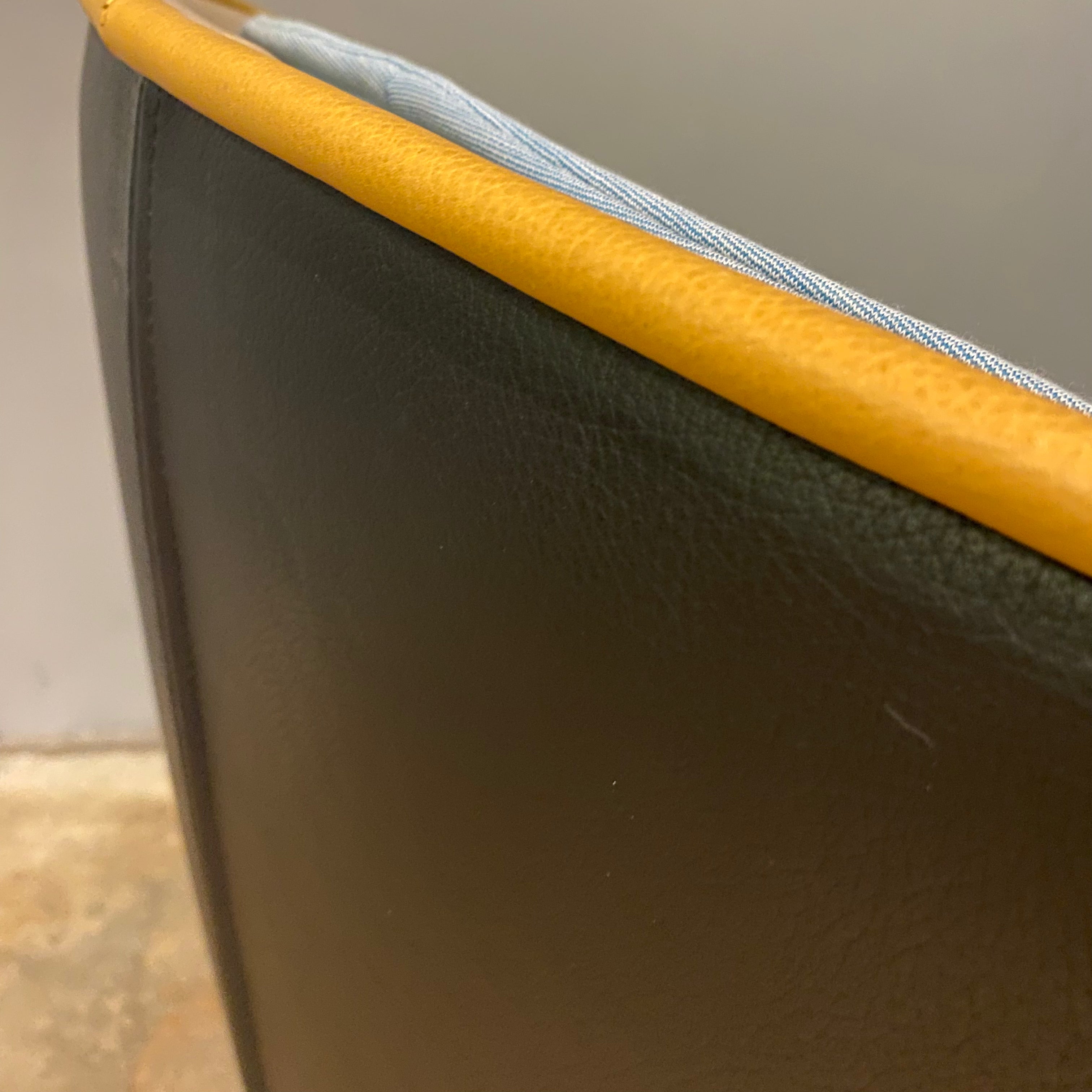 Cassina / Gender / Ohrensessel mit Hocker - Architare shop